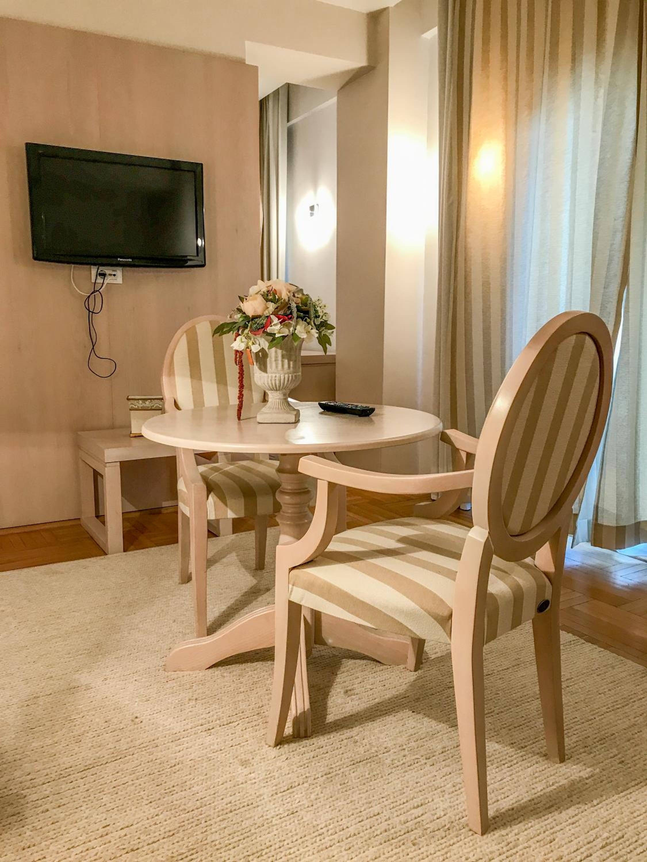 Deluxe Suite - Photo 4