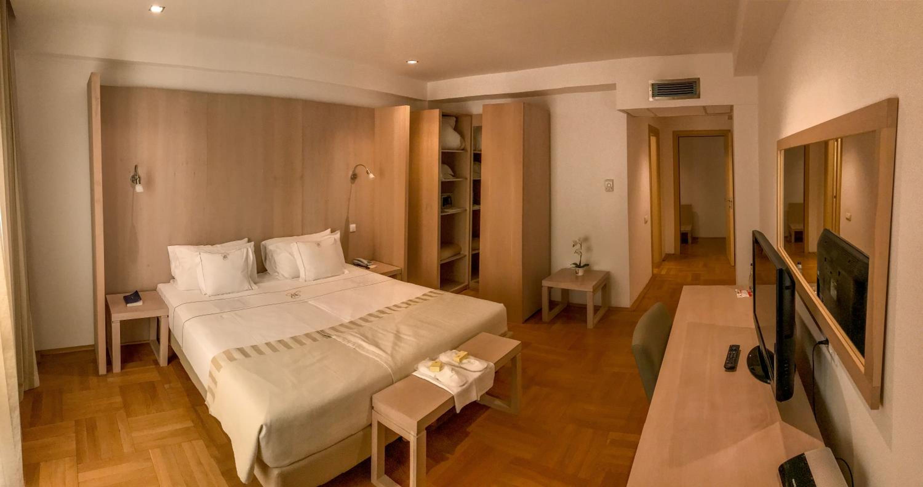 Family Room - Photo 4