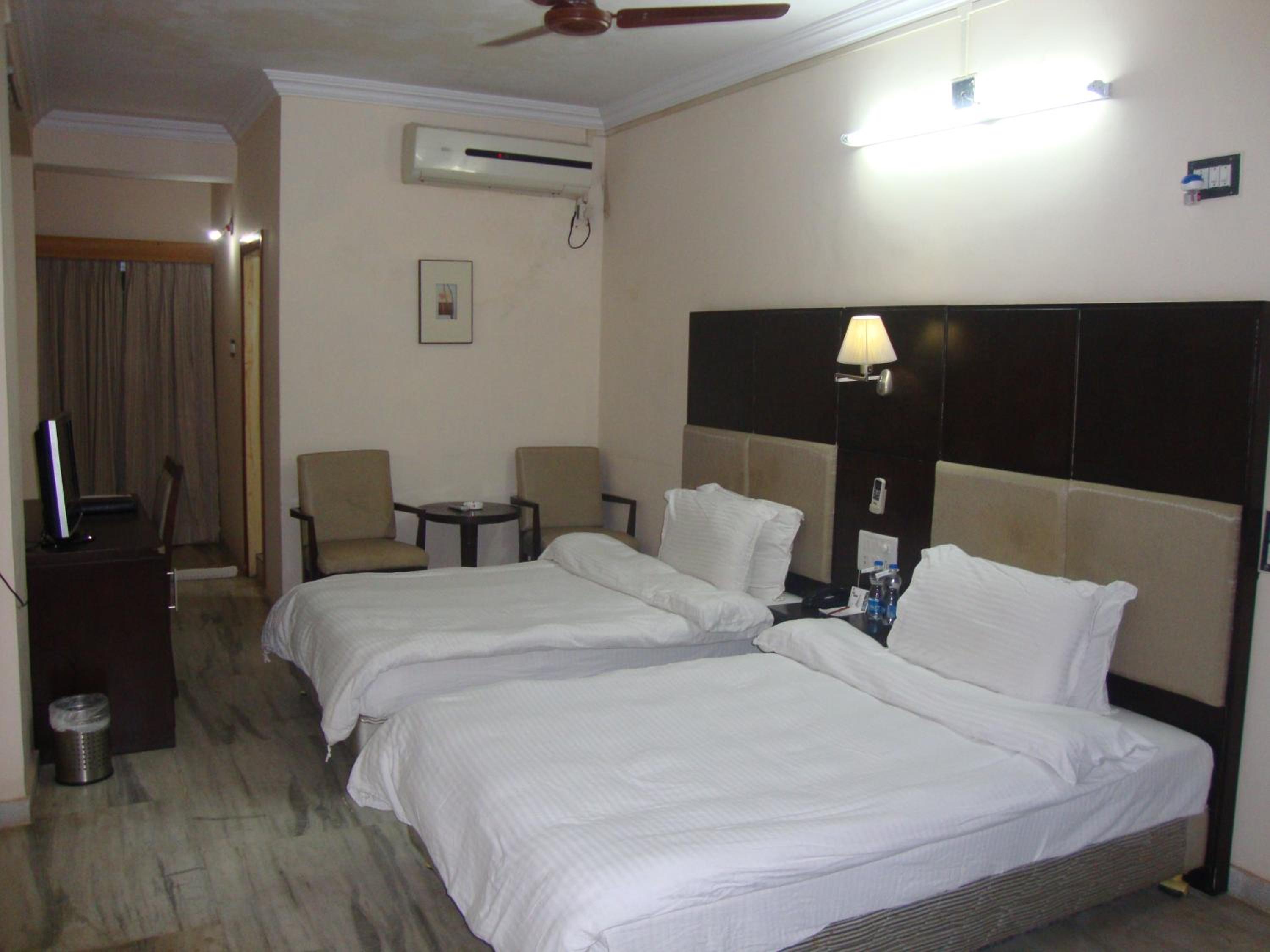 Deluxe Double or Twin Room photo 2