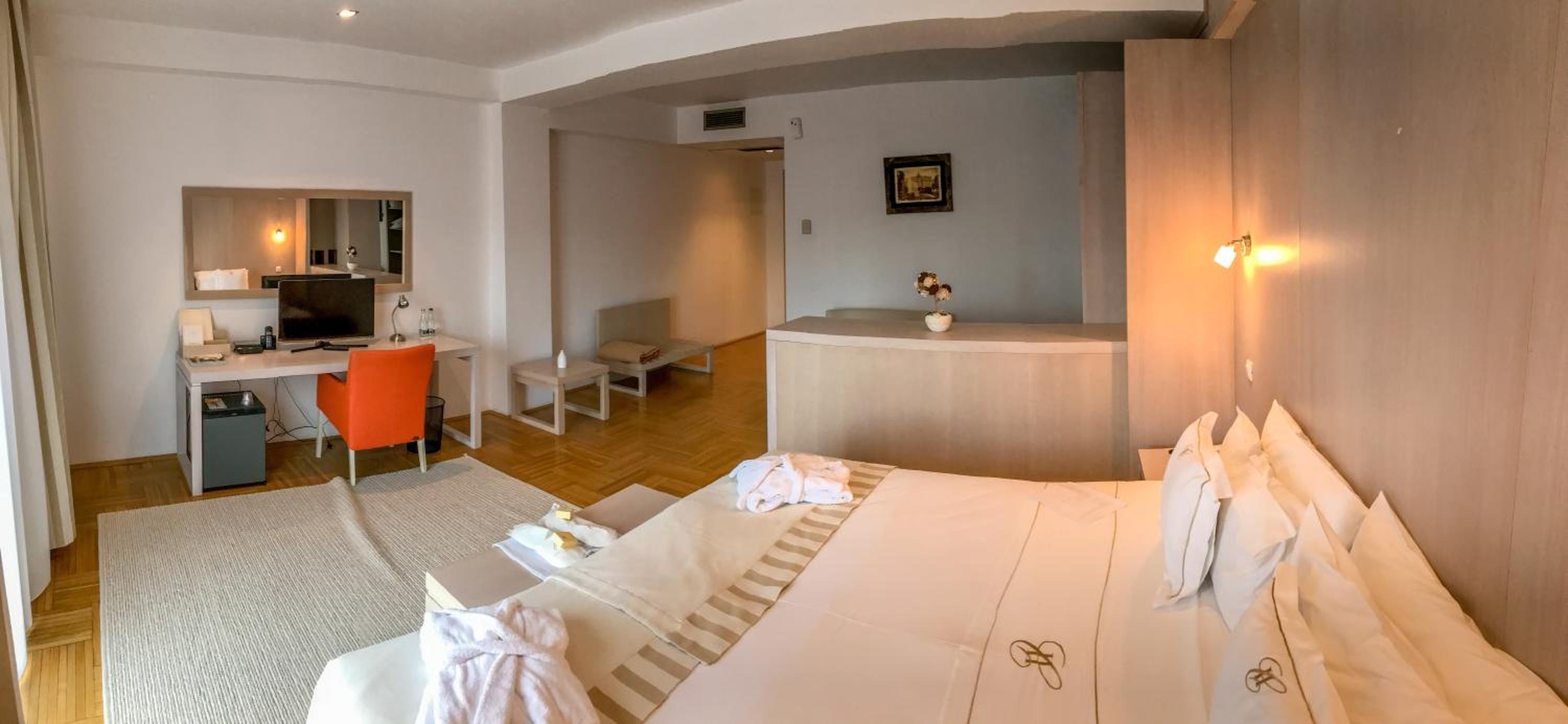 Deluxe Double or Twin Room - Photo 3