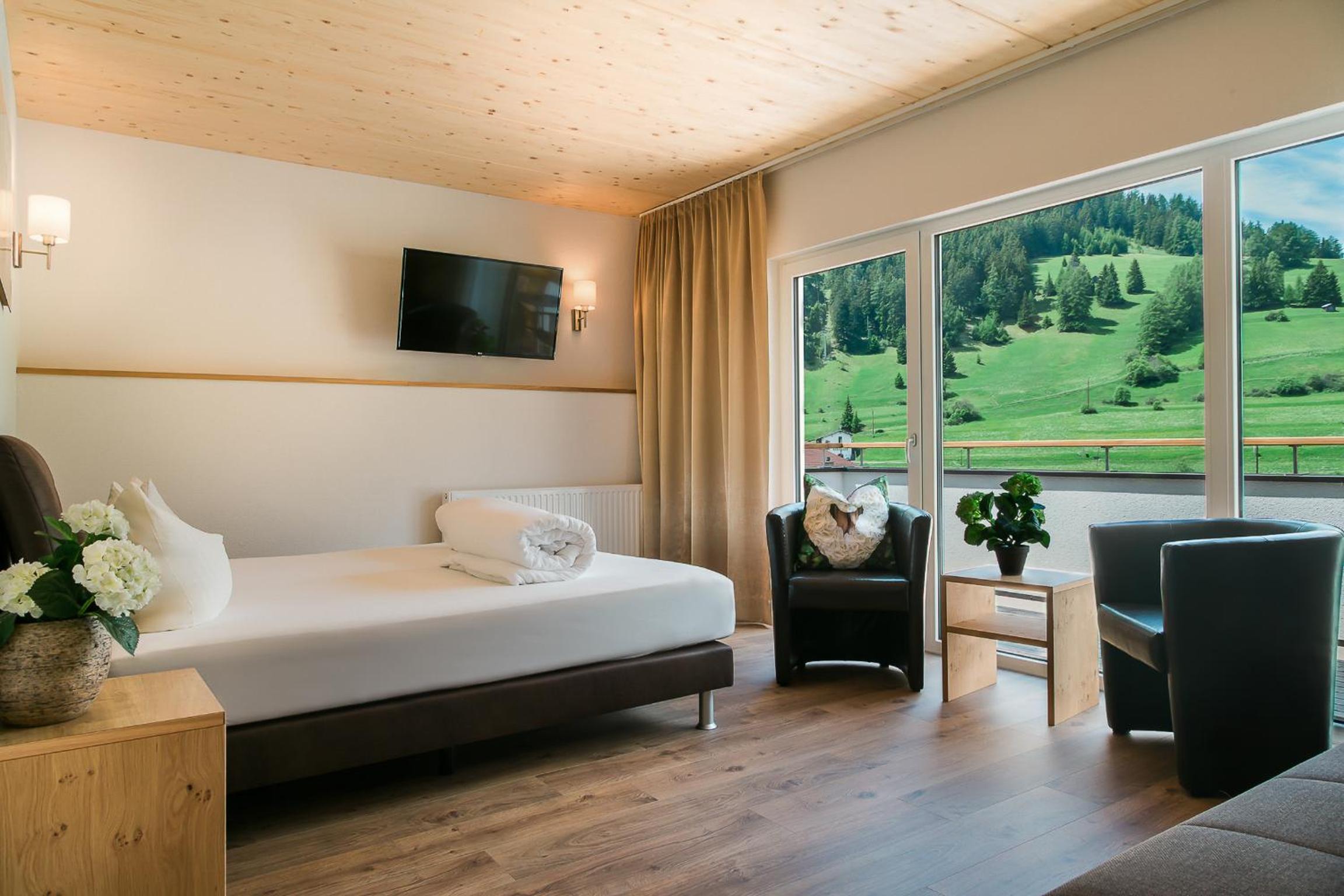 Twin Room with Mountain View (2 Adults) - Photo 5