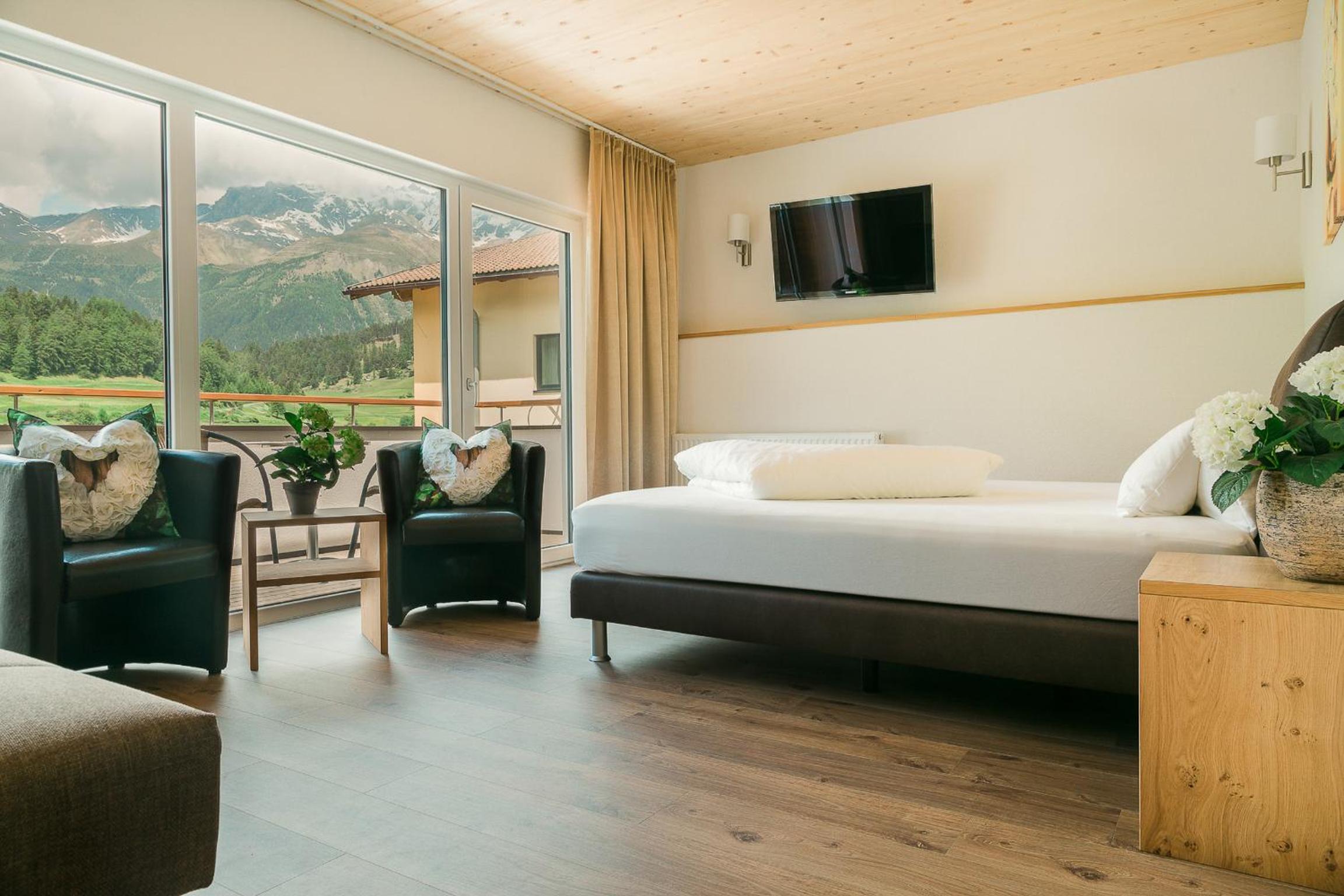 Twin Room with Mountain View (2 Adults) - Photo 1