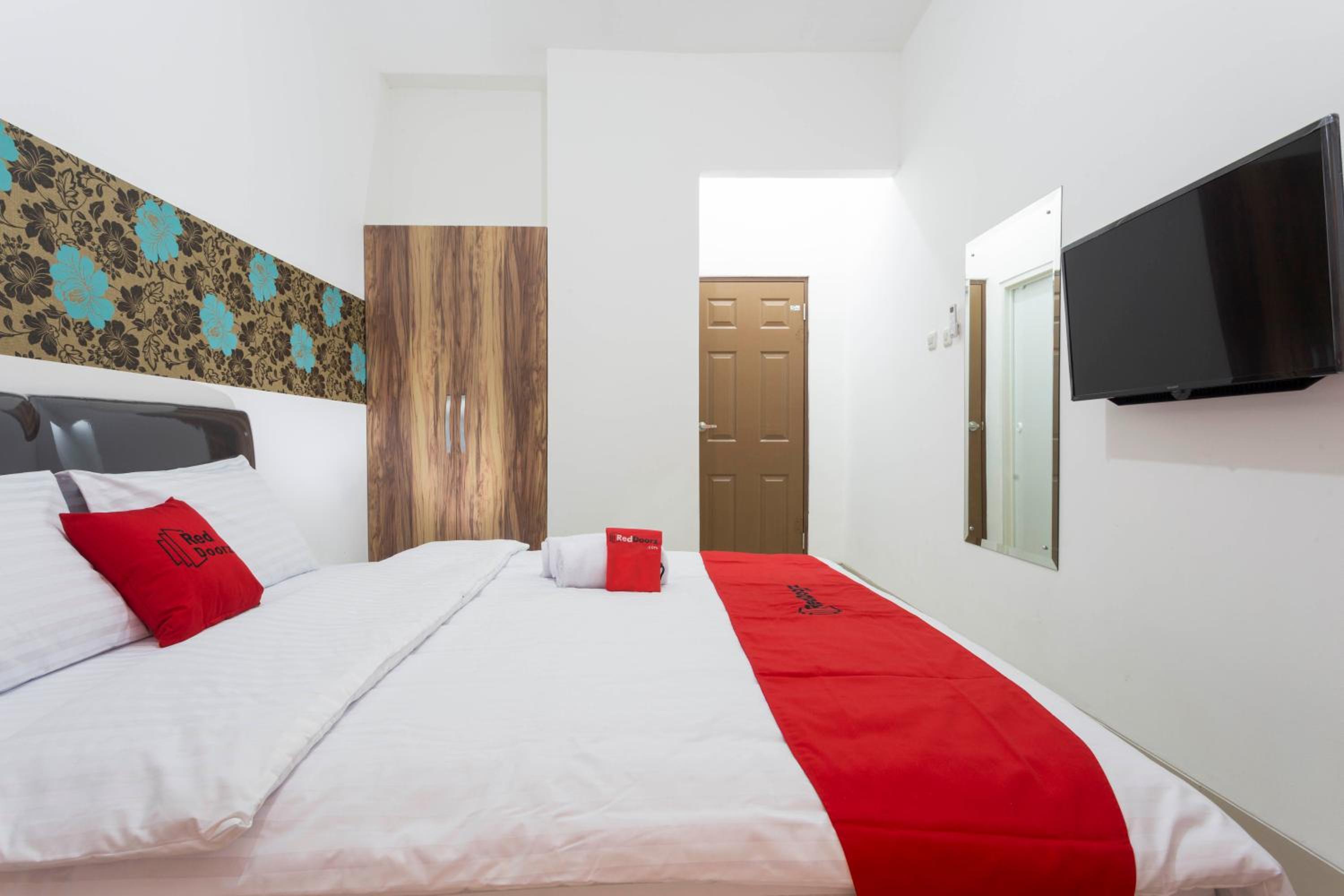 RedDoorz Double Room