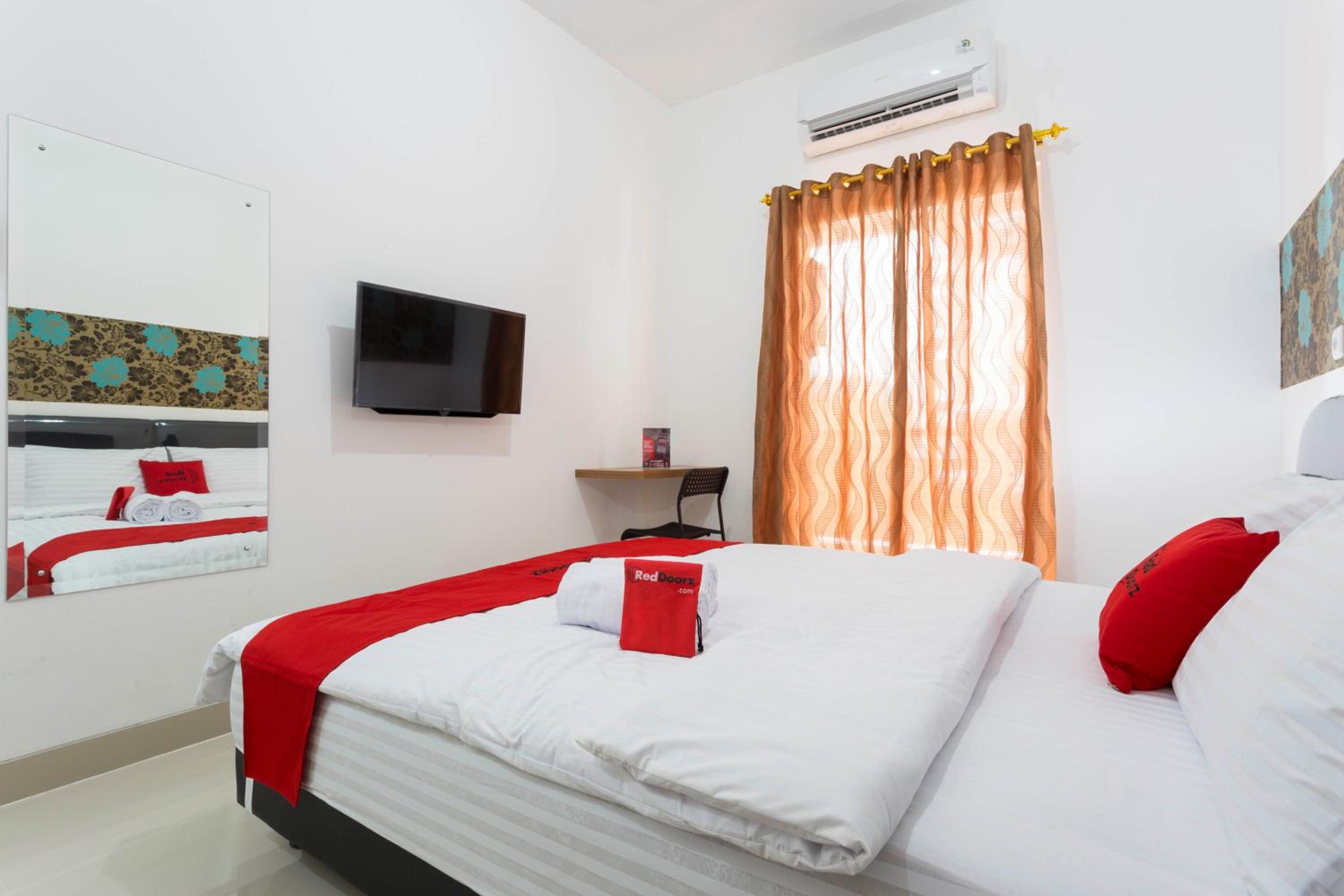 RedDoorz Double Room photo 3