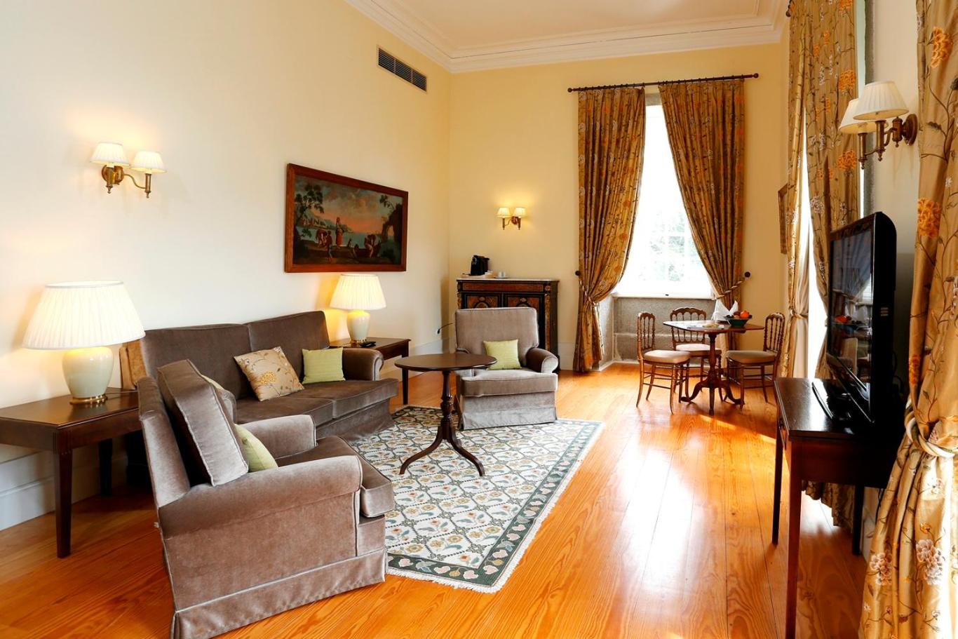 Suite - Photo 3