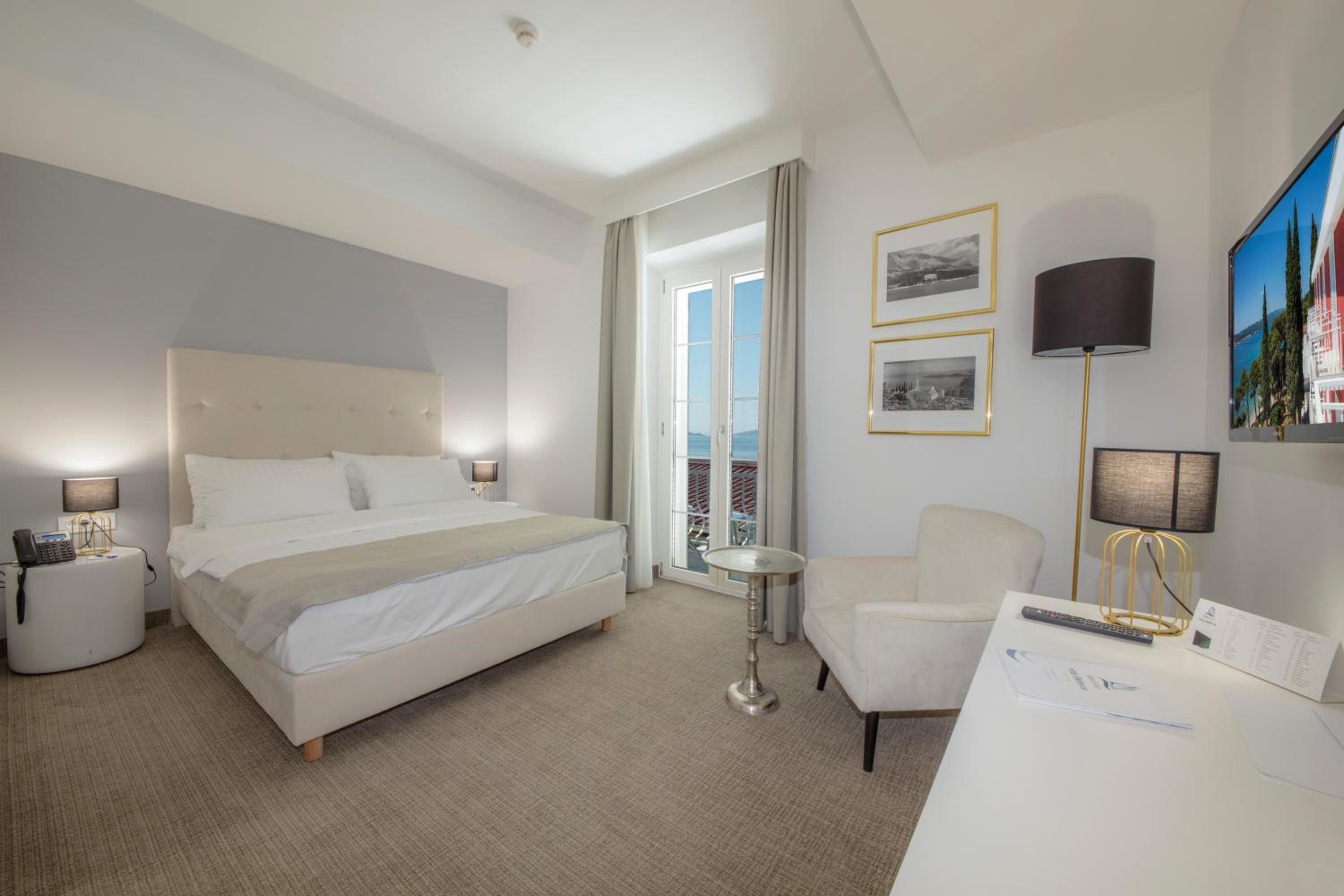 Superior Double Room with Balcony and Sea View