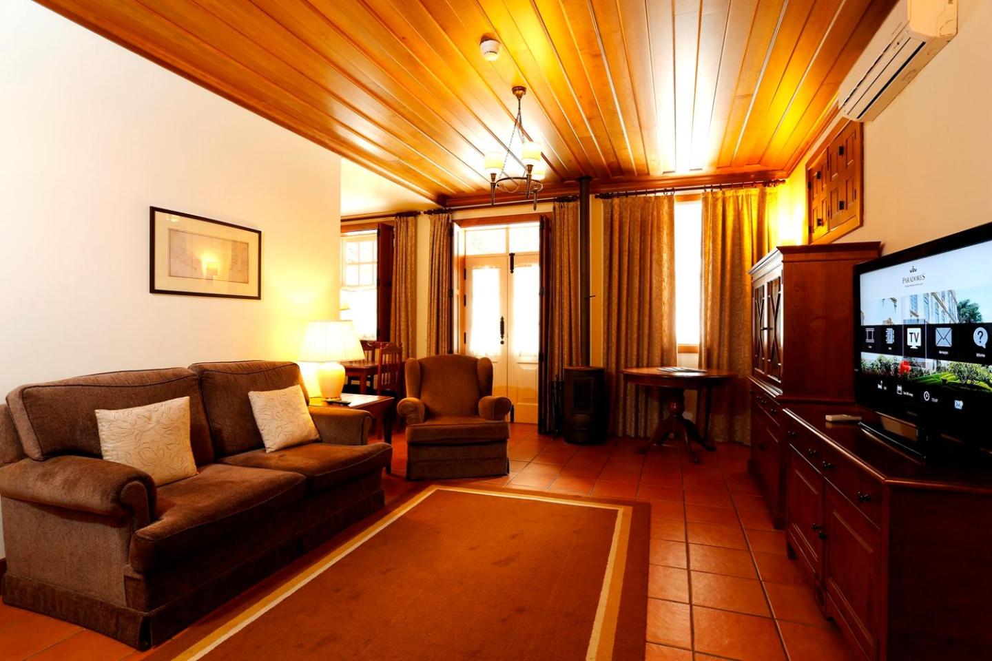 One-Bedroom Apartment - Photo 1