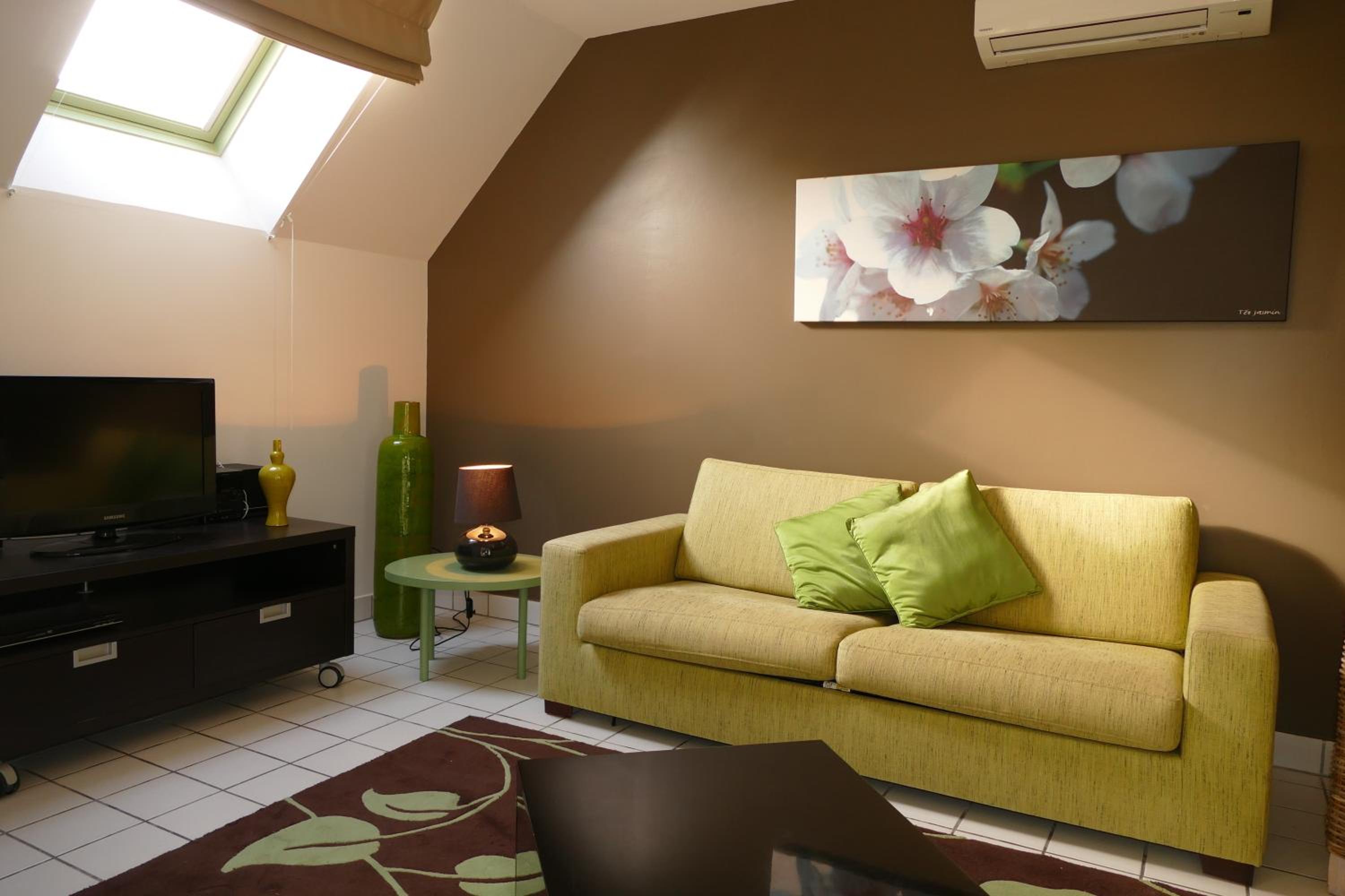 Two-Bedroom House photo 3