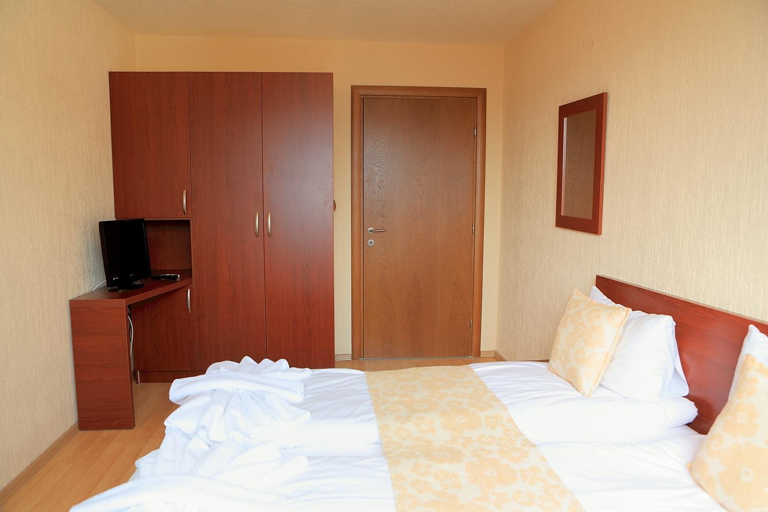 One-Bedroom Apartment with Balcony photo 3