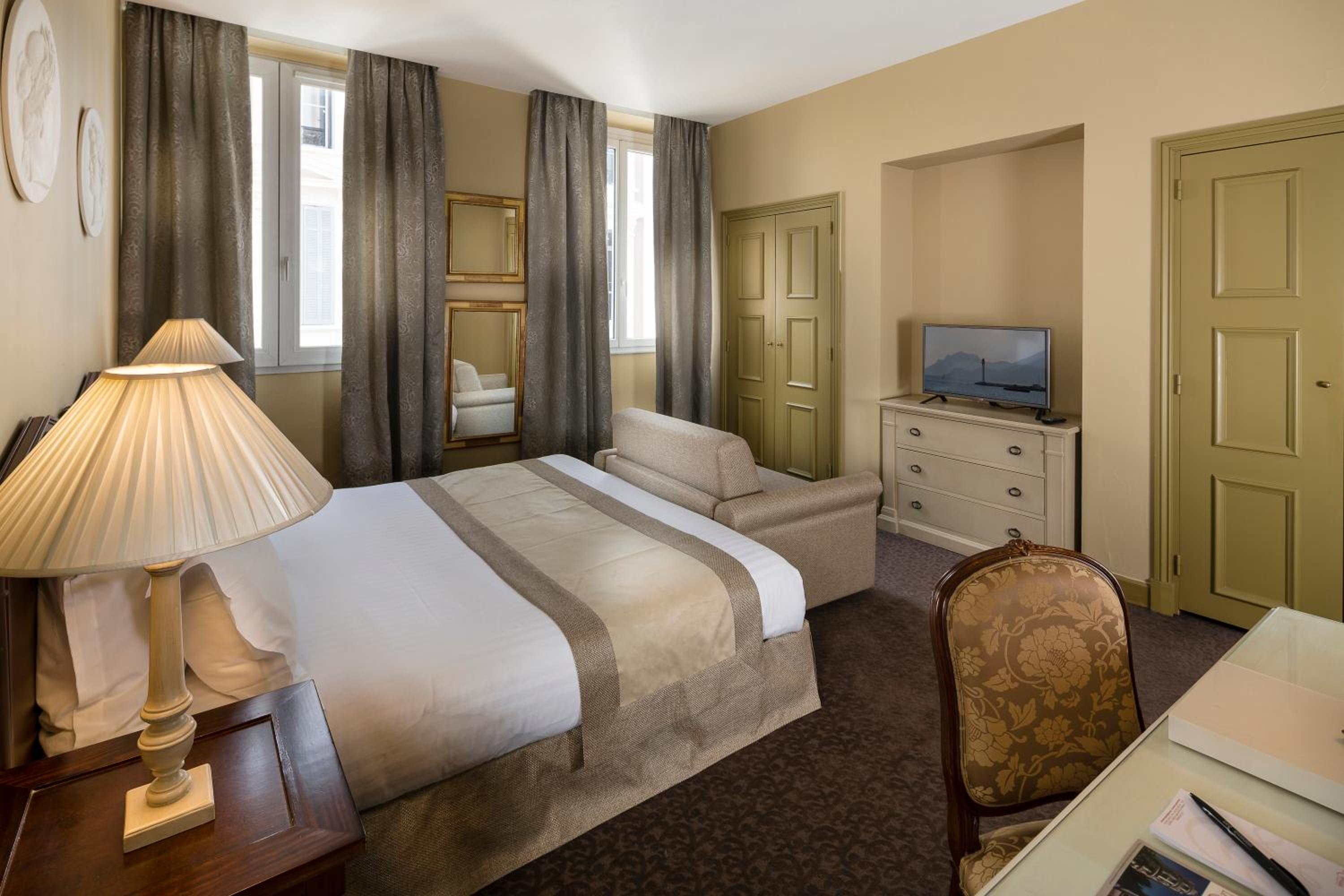 Deluxe Room (Free Wine Tasting) - Photo 1
