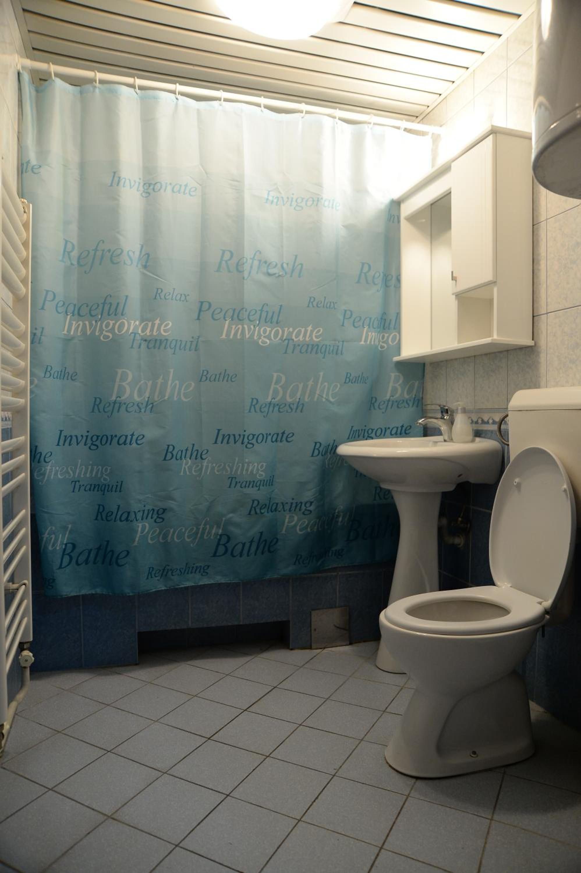 Studio Apartment - Photo 27