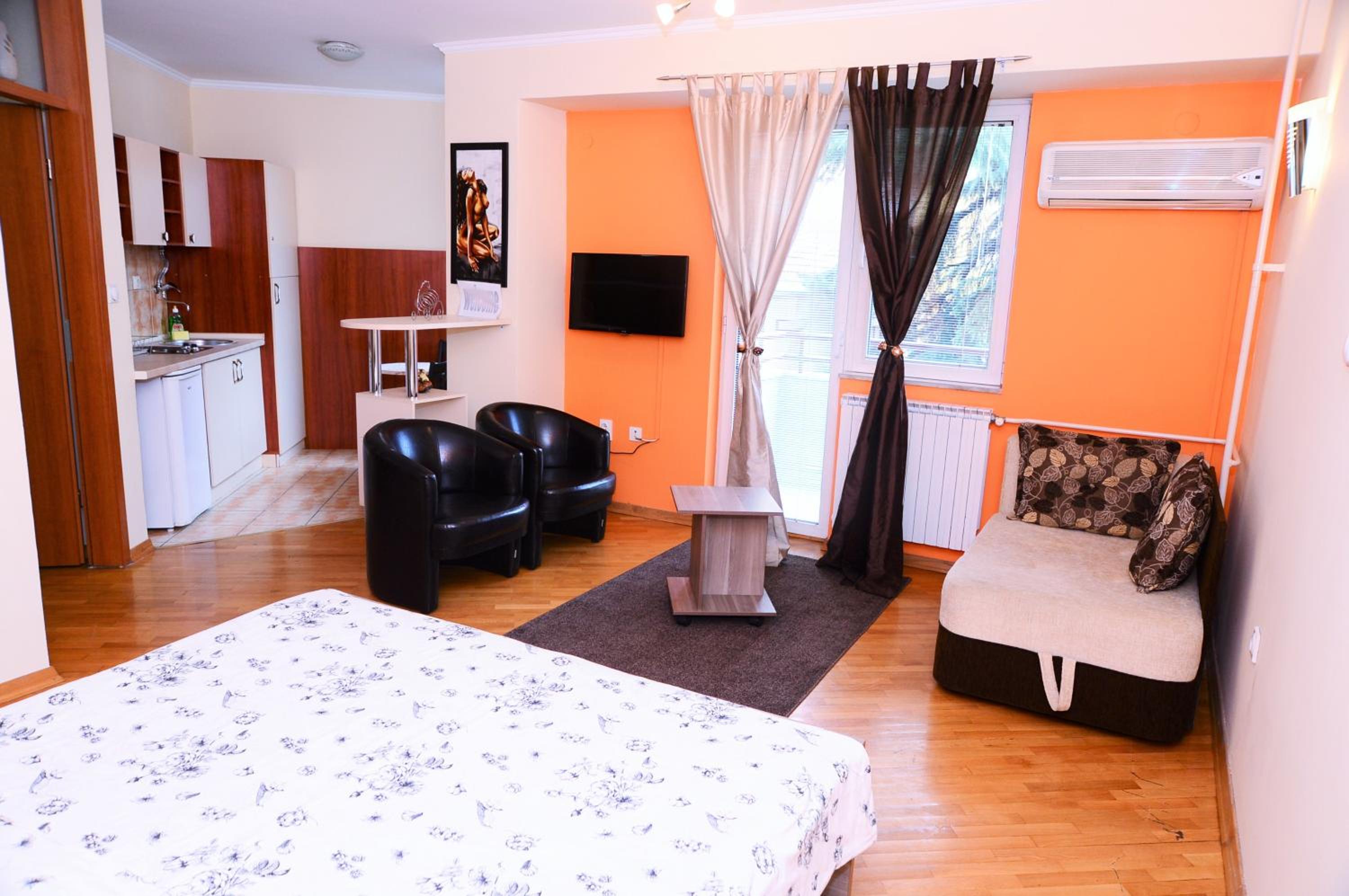 Studio Apartment - Photo 22