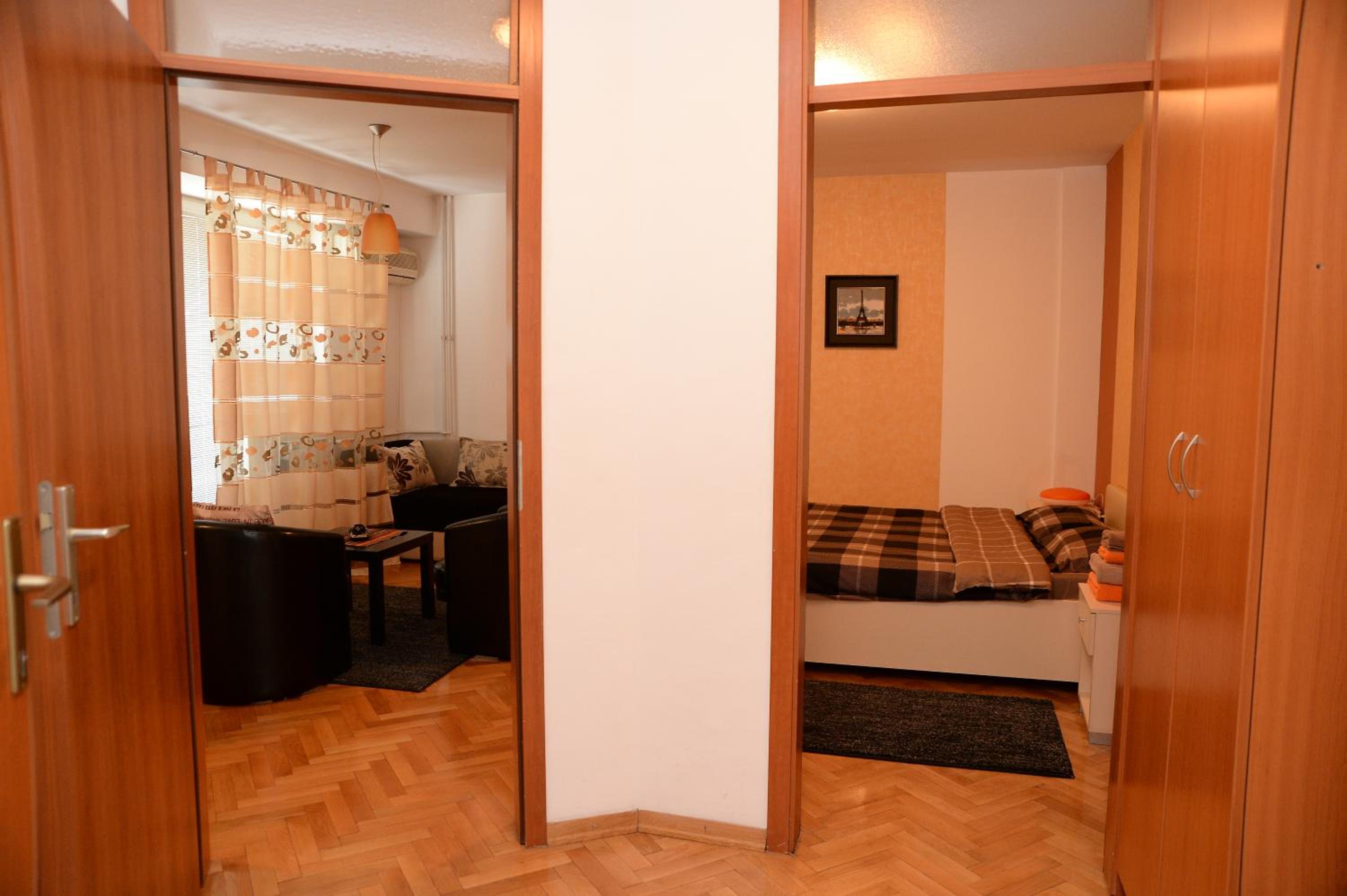 Studio Apartment - Photo 14