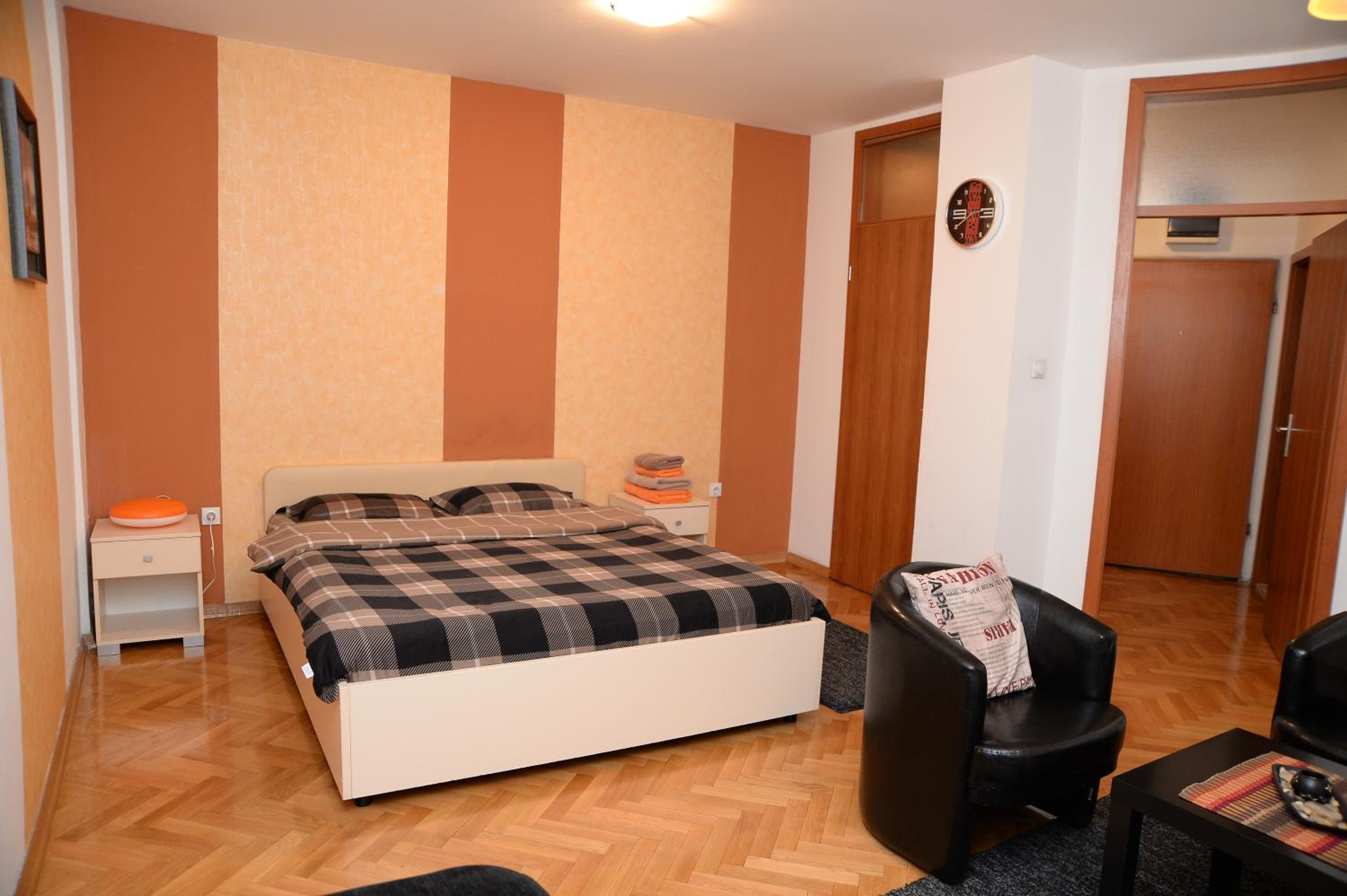 Studio Apartment - Photo 13