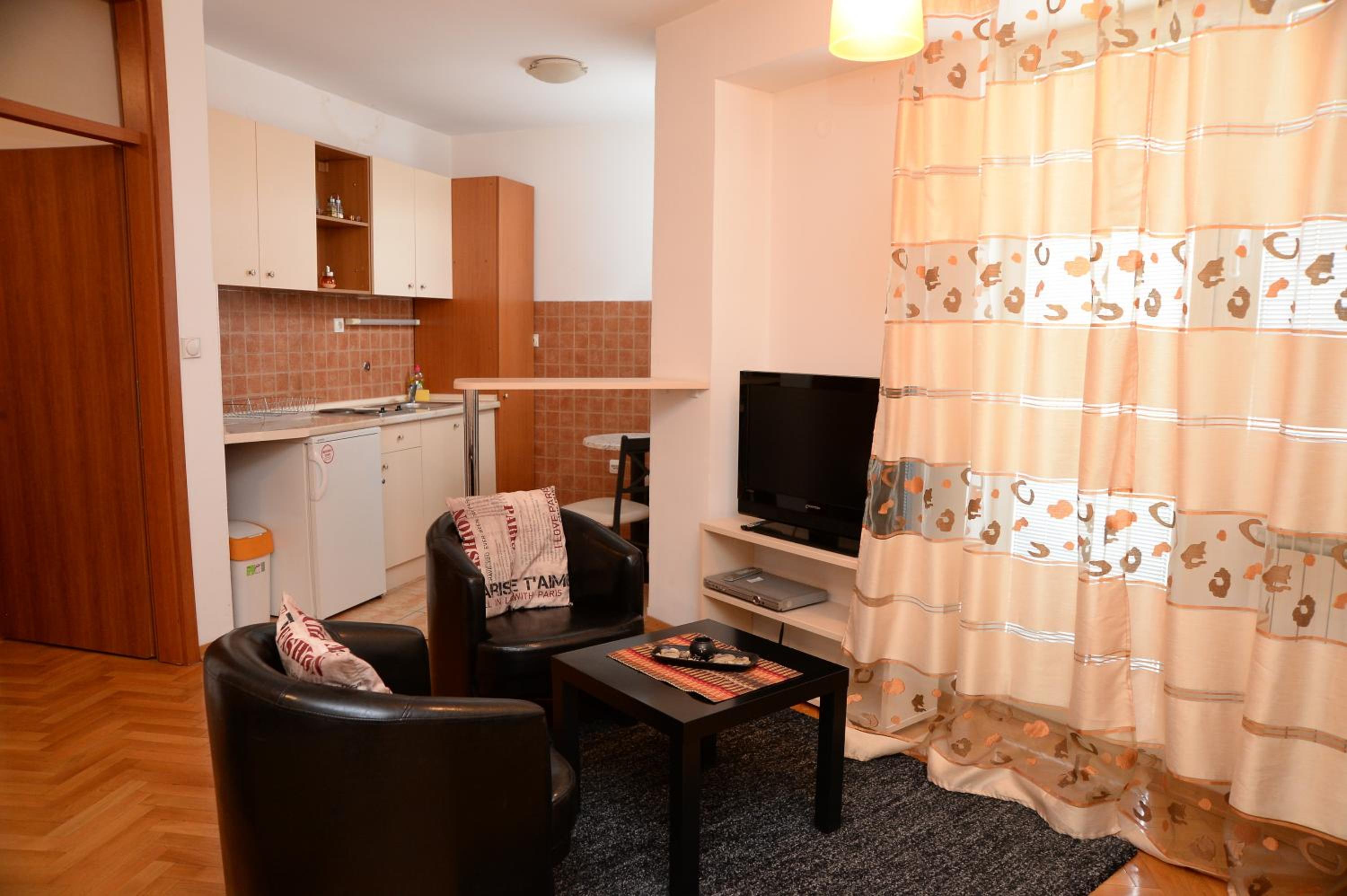 Studio Apartment - Photo 19