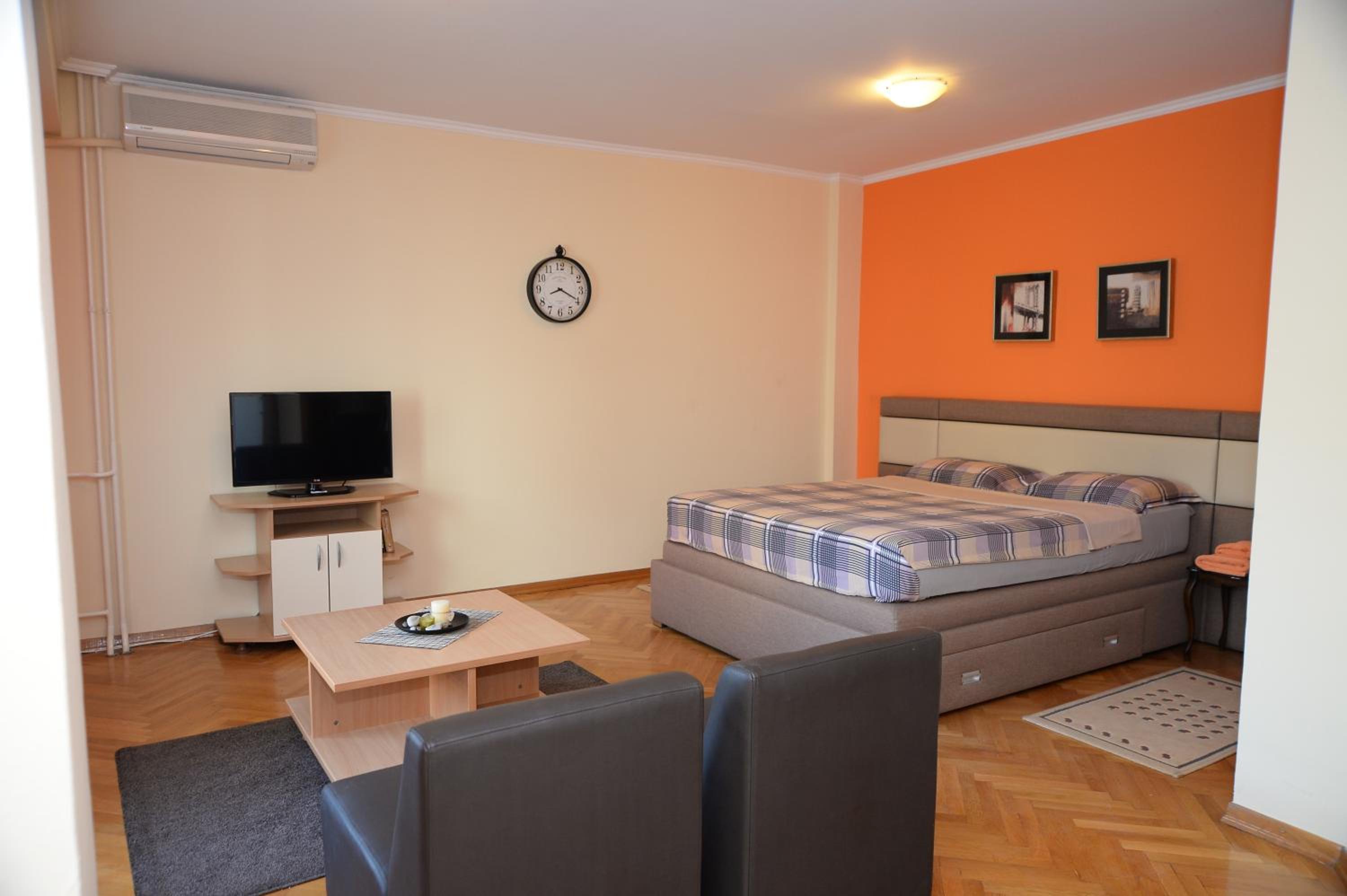 Studio Apartment - Photo 15