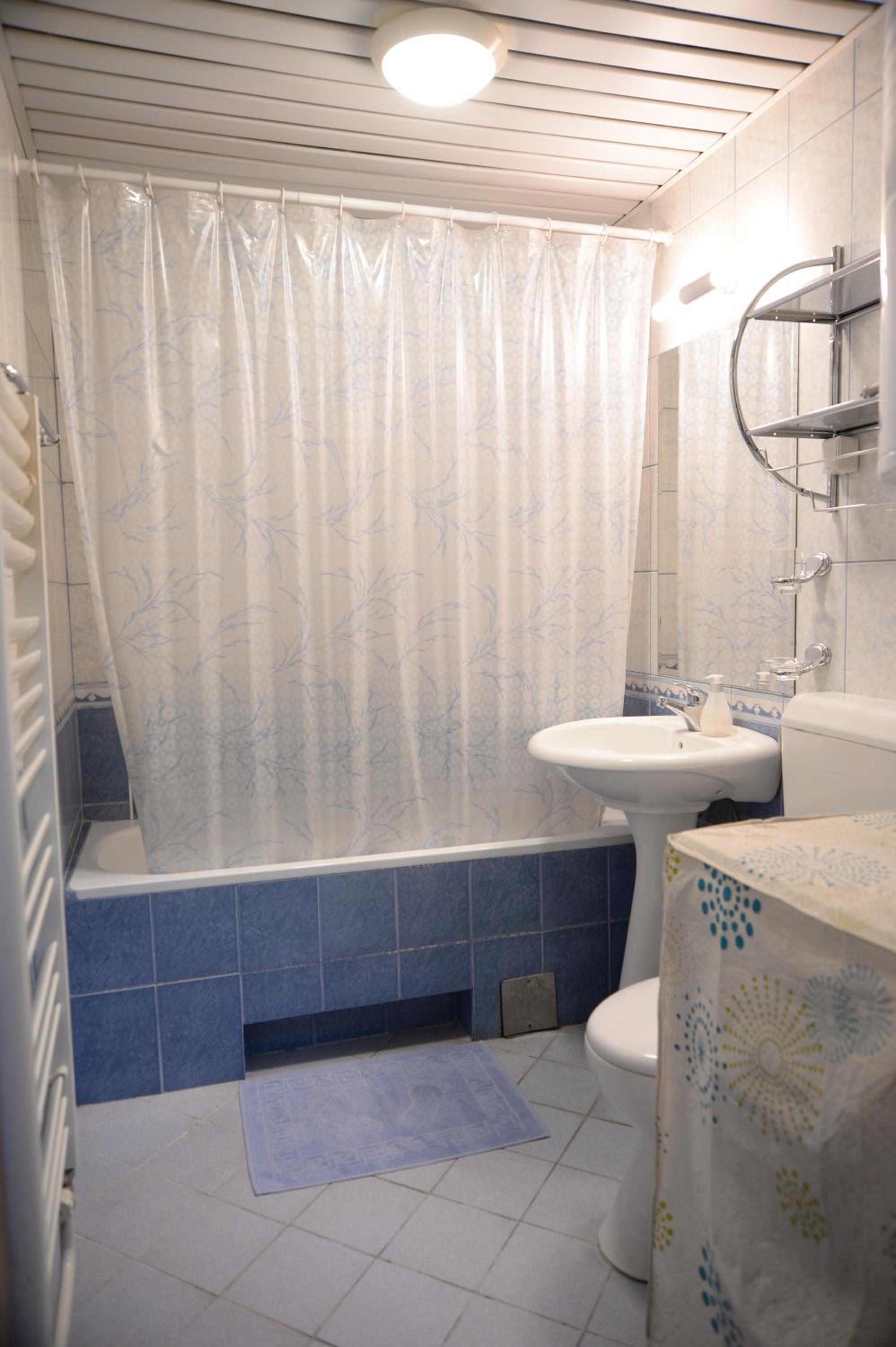 Studio Apartment - Photo 24