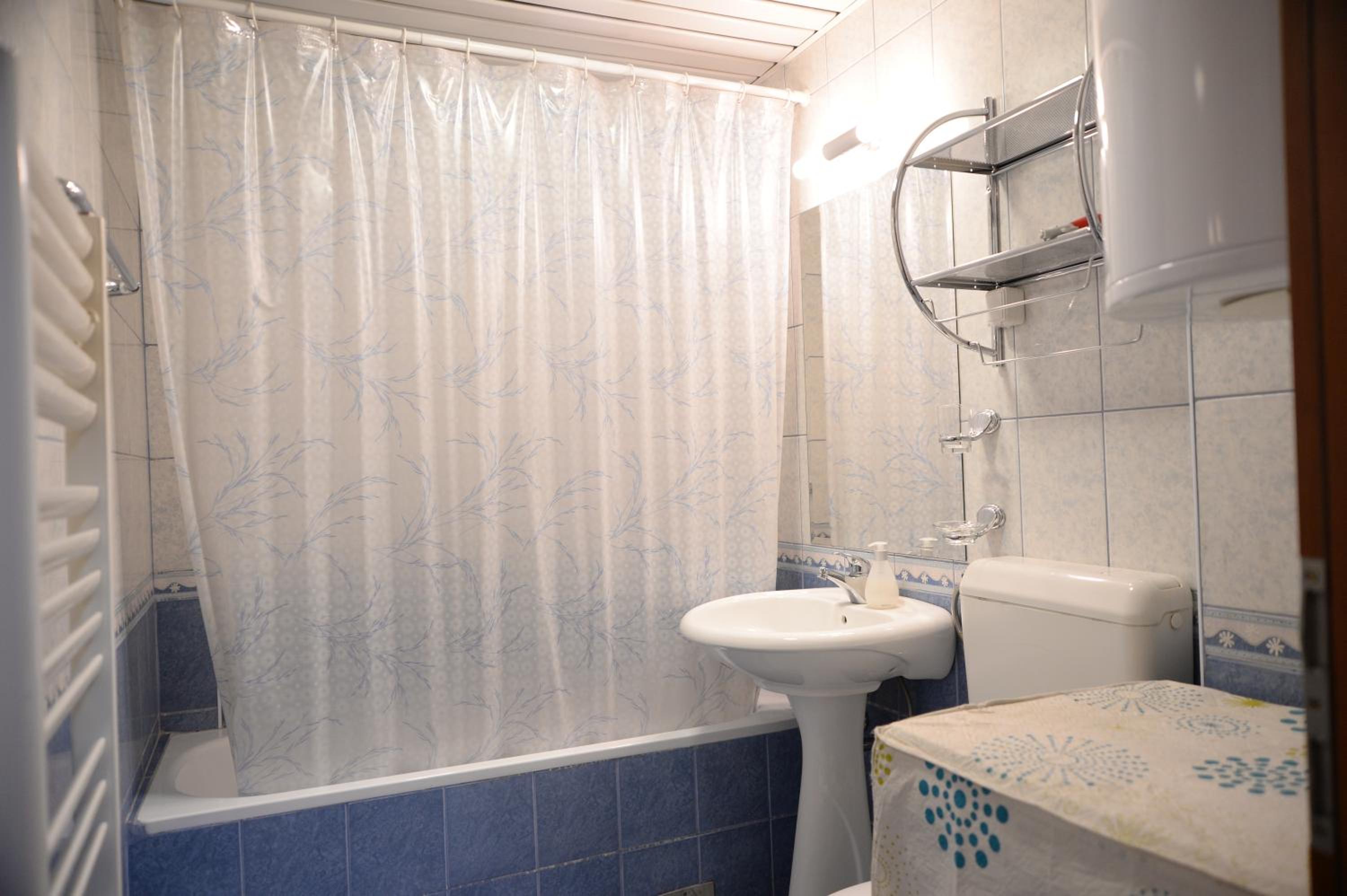 Studio Apartment - Photo 8