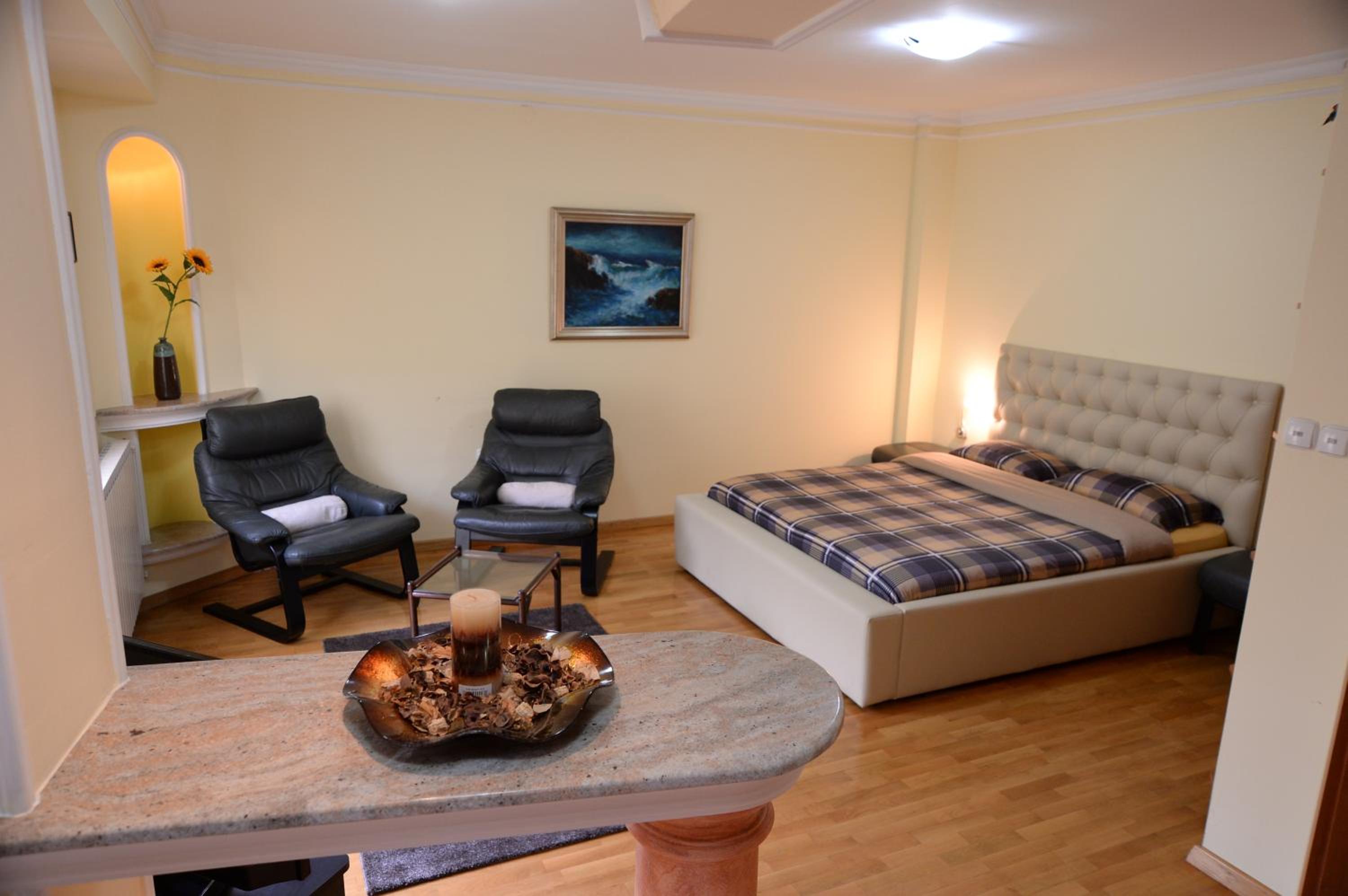 Studio Apartment - Photo 17