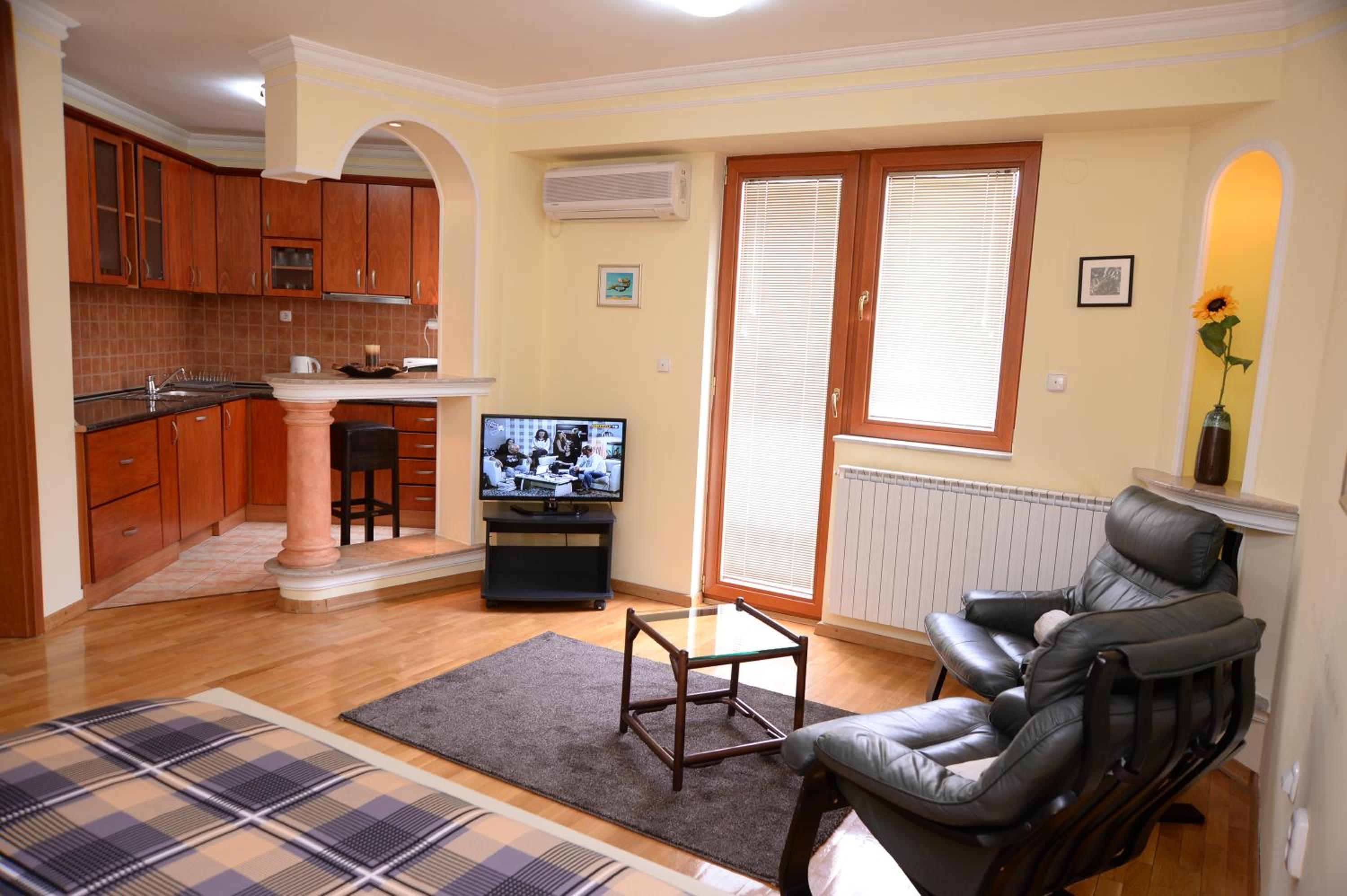 Studio Apartment - Photo 11