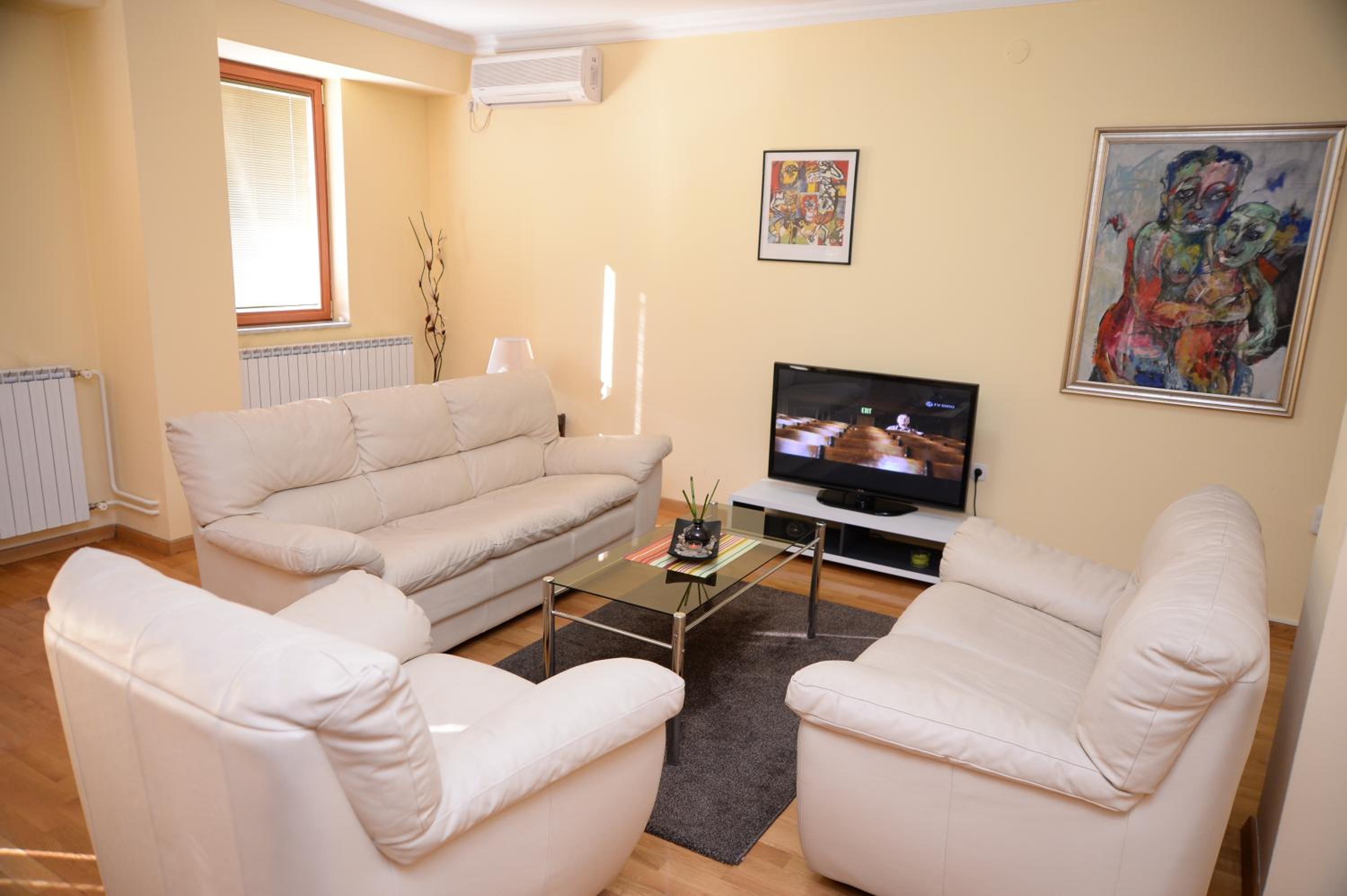 One-Bedroom Apartment - Photo 5