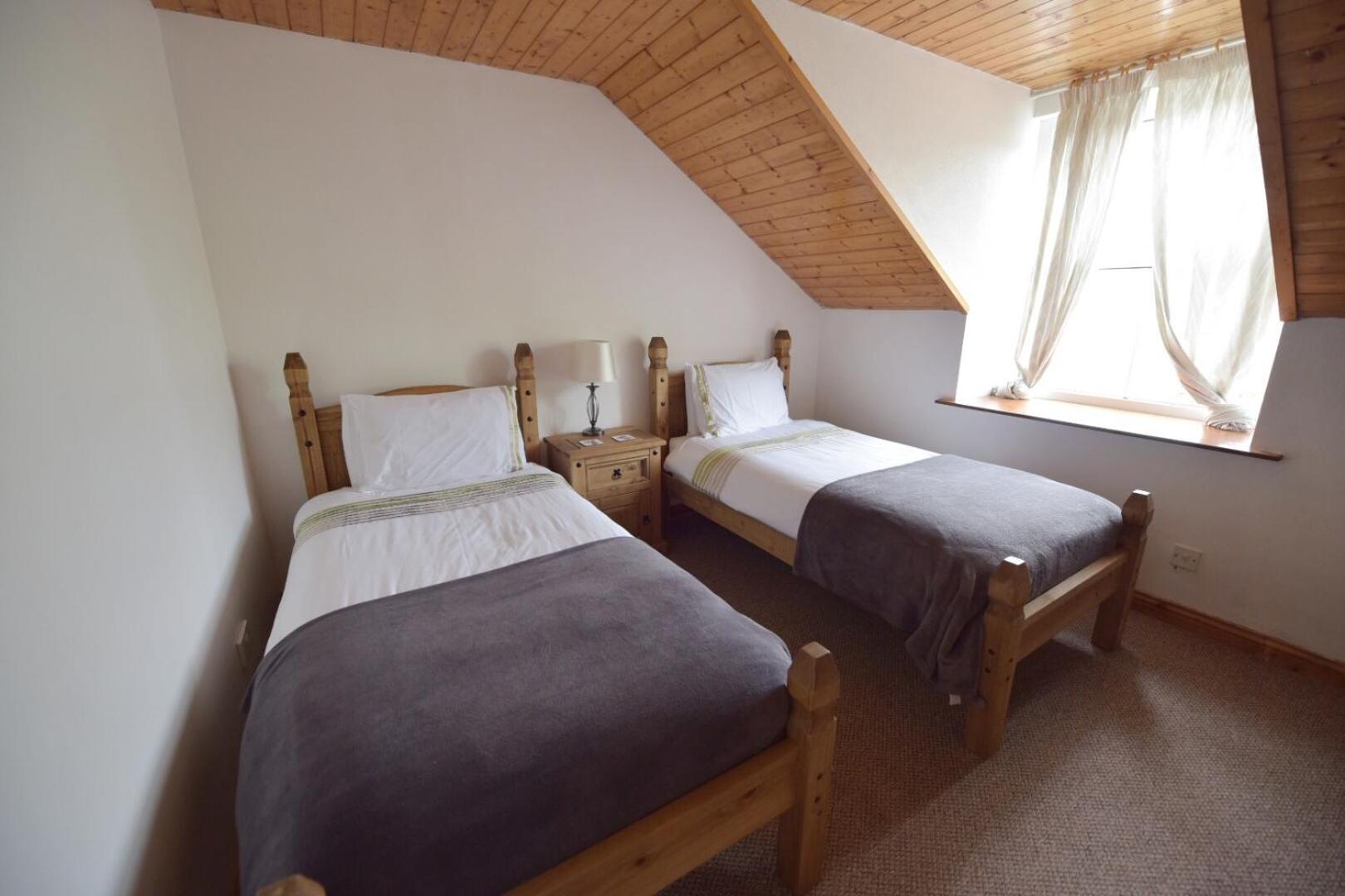 Two-Bedroom House - Photo 2