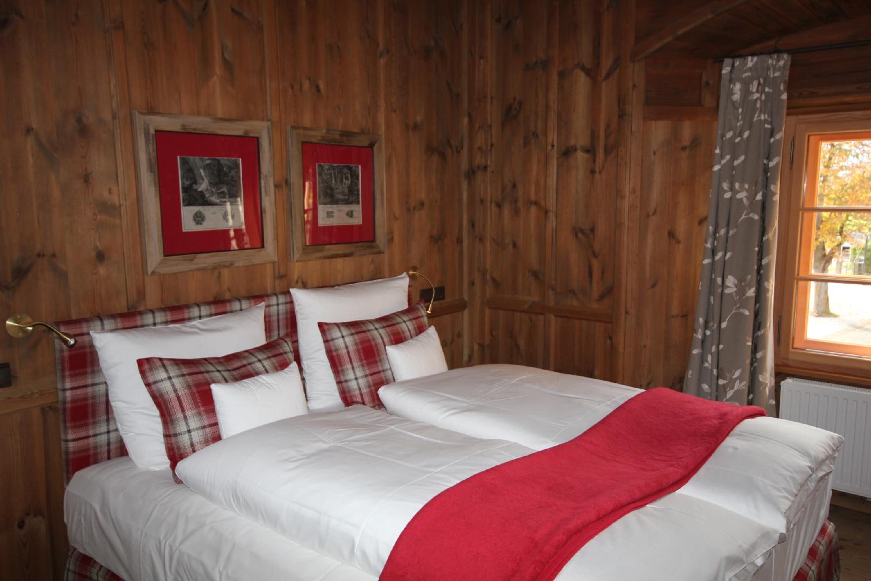 Deluxe Double Room with Bath - Photo 4