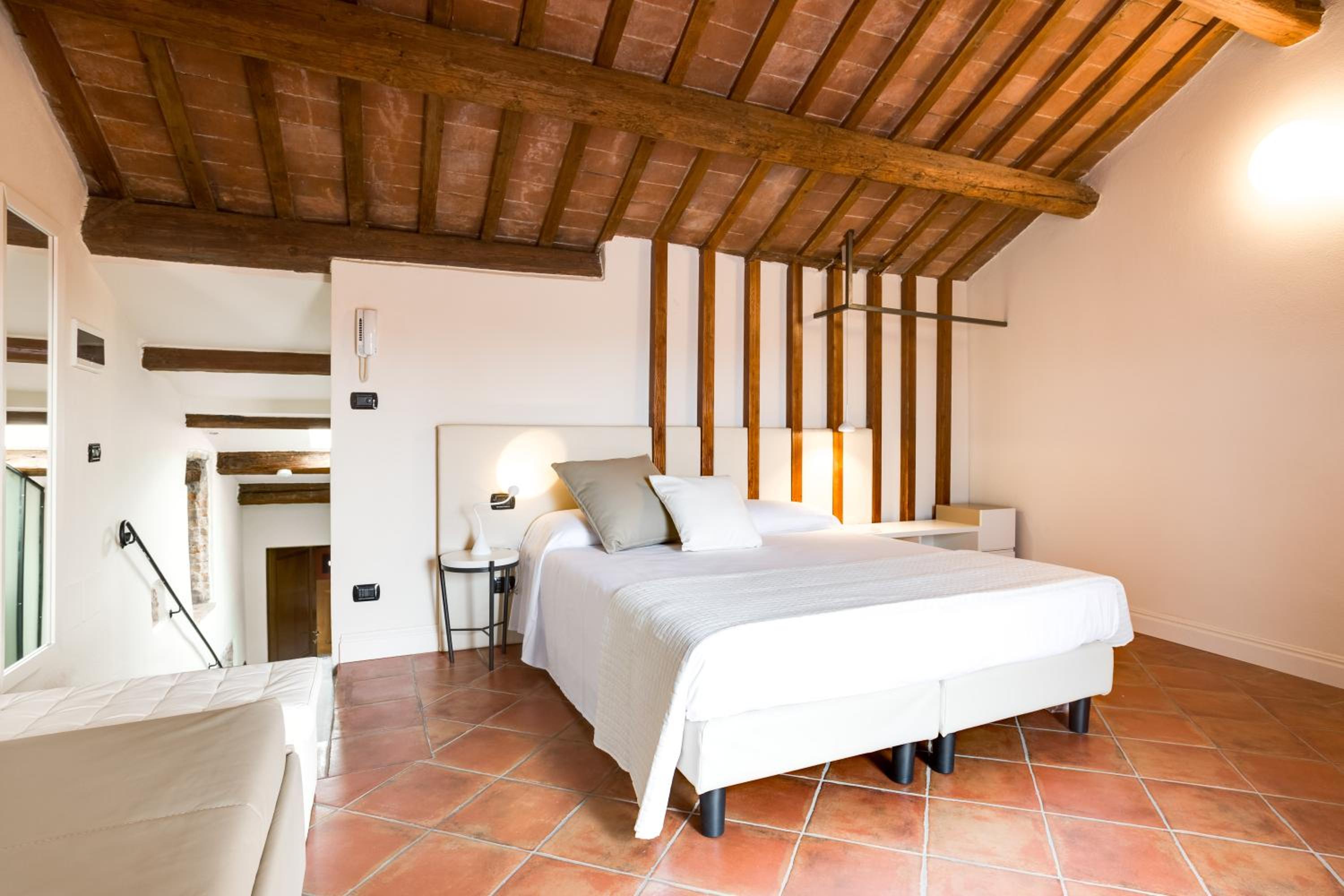 Superior Double Room in Separate Building - Photo 9