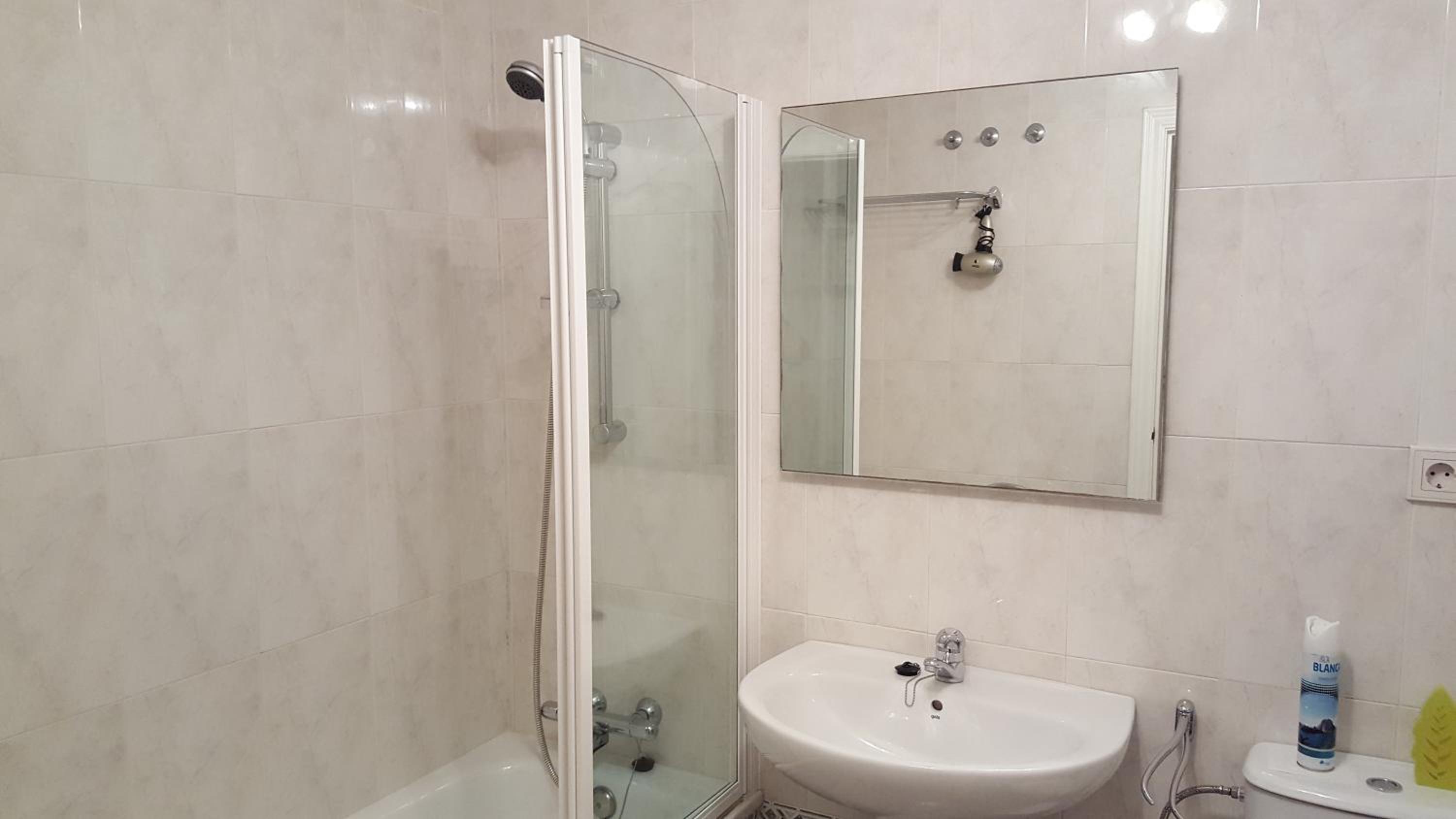 Three-Bedroom Apartment - Photo 21