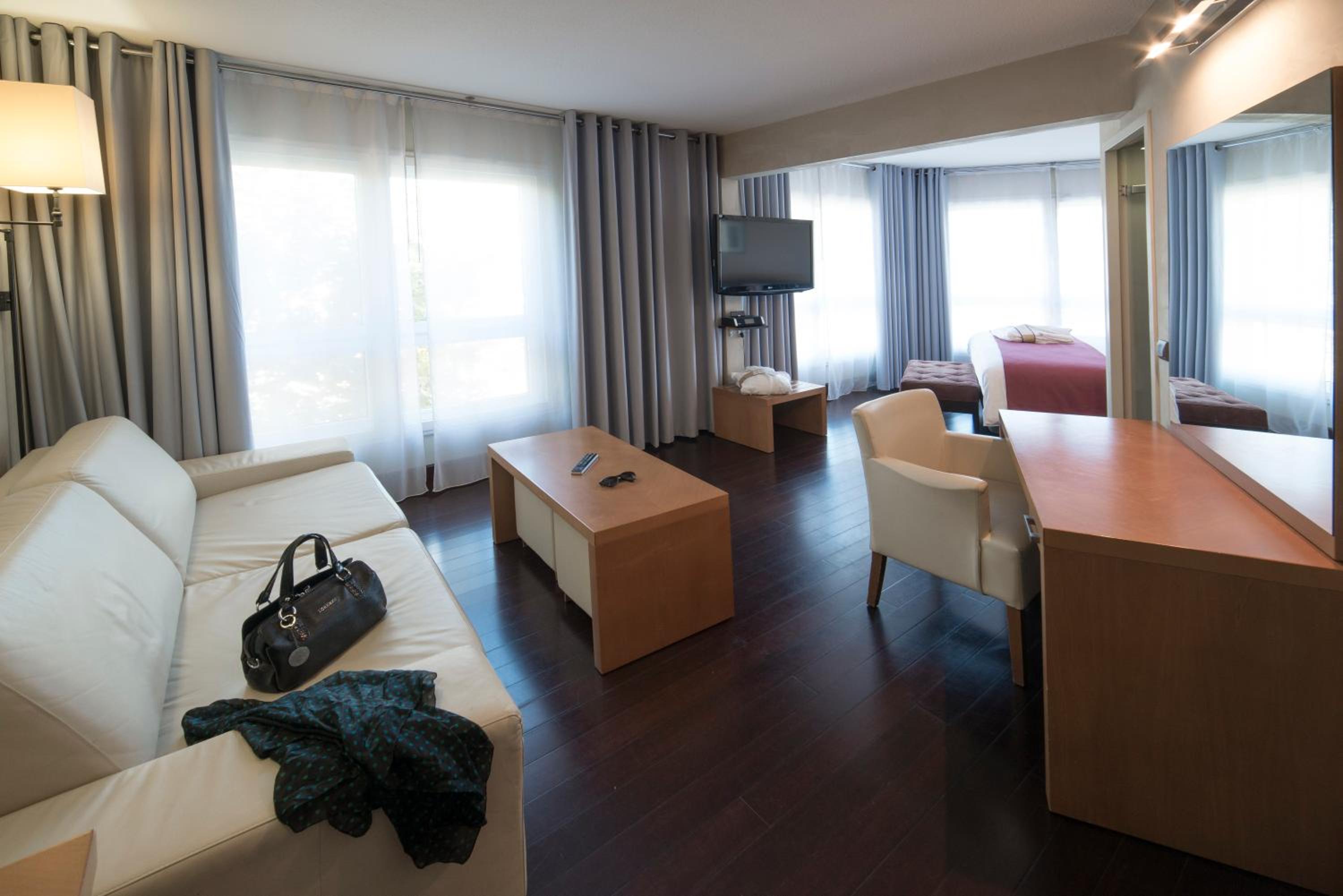 Privilege Room No Smoking with 1 double bed and sofa - Photo 5
