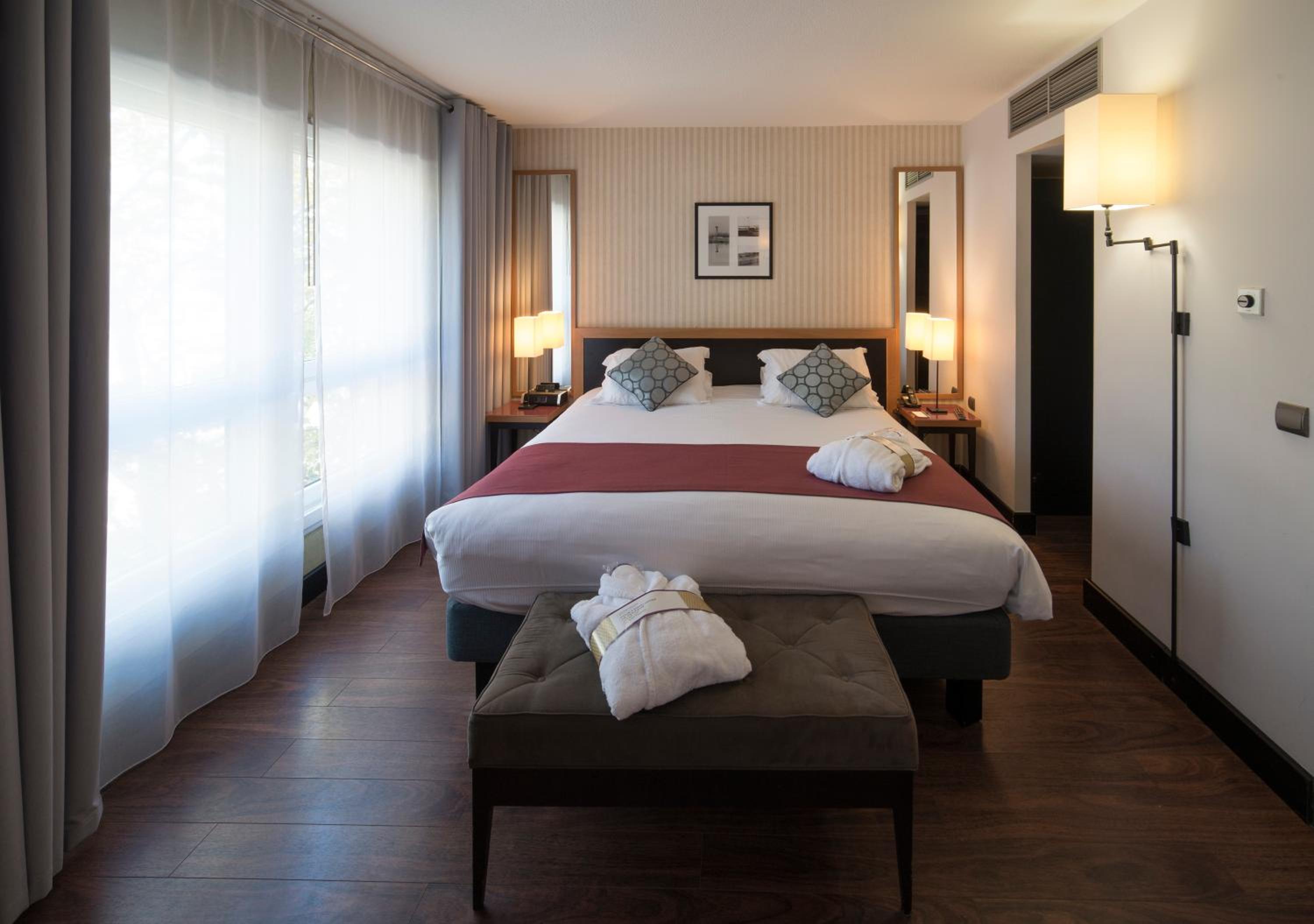 Privilege Suite with 1 Double Bed and Sofa - Â Non Smoking - Photo 2