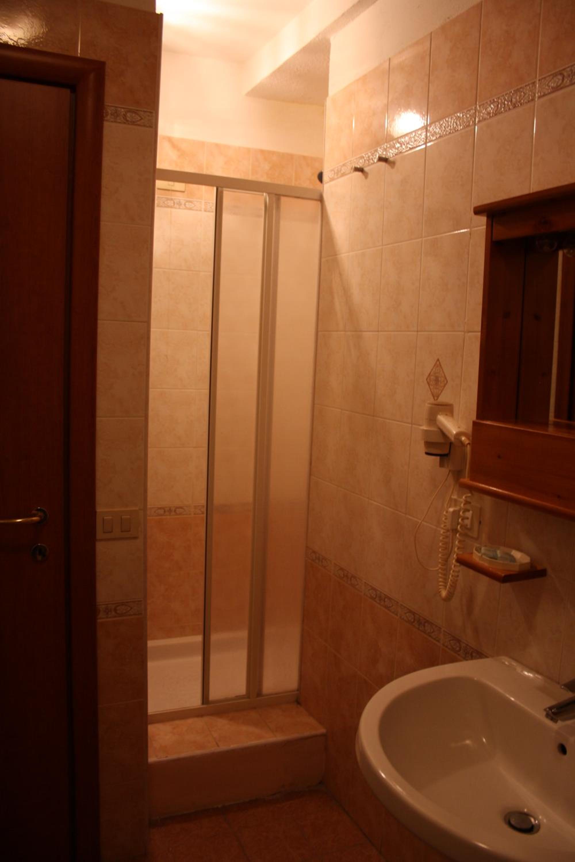 Double Or Twin Room With Private Bathroom photo 3