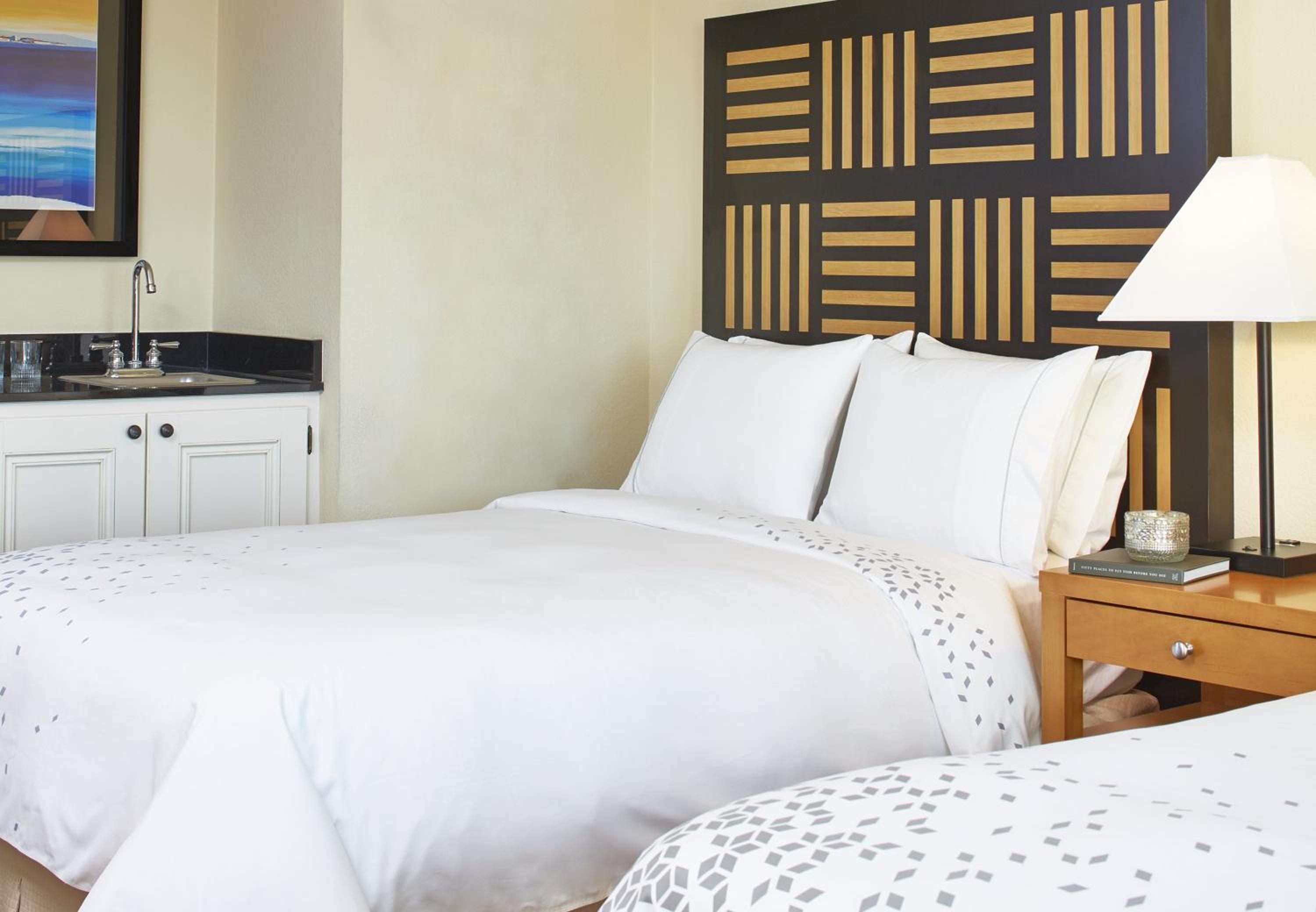 Guest Room with Two Double Beds - Photo 7