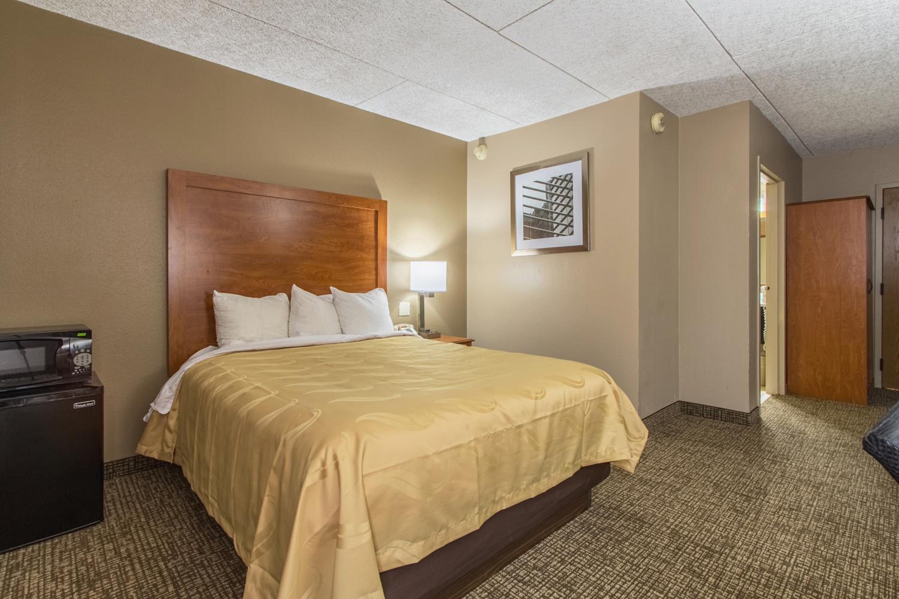 Standard King Room - Photo 3