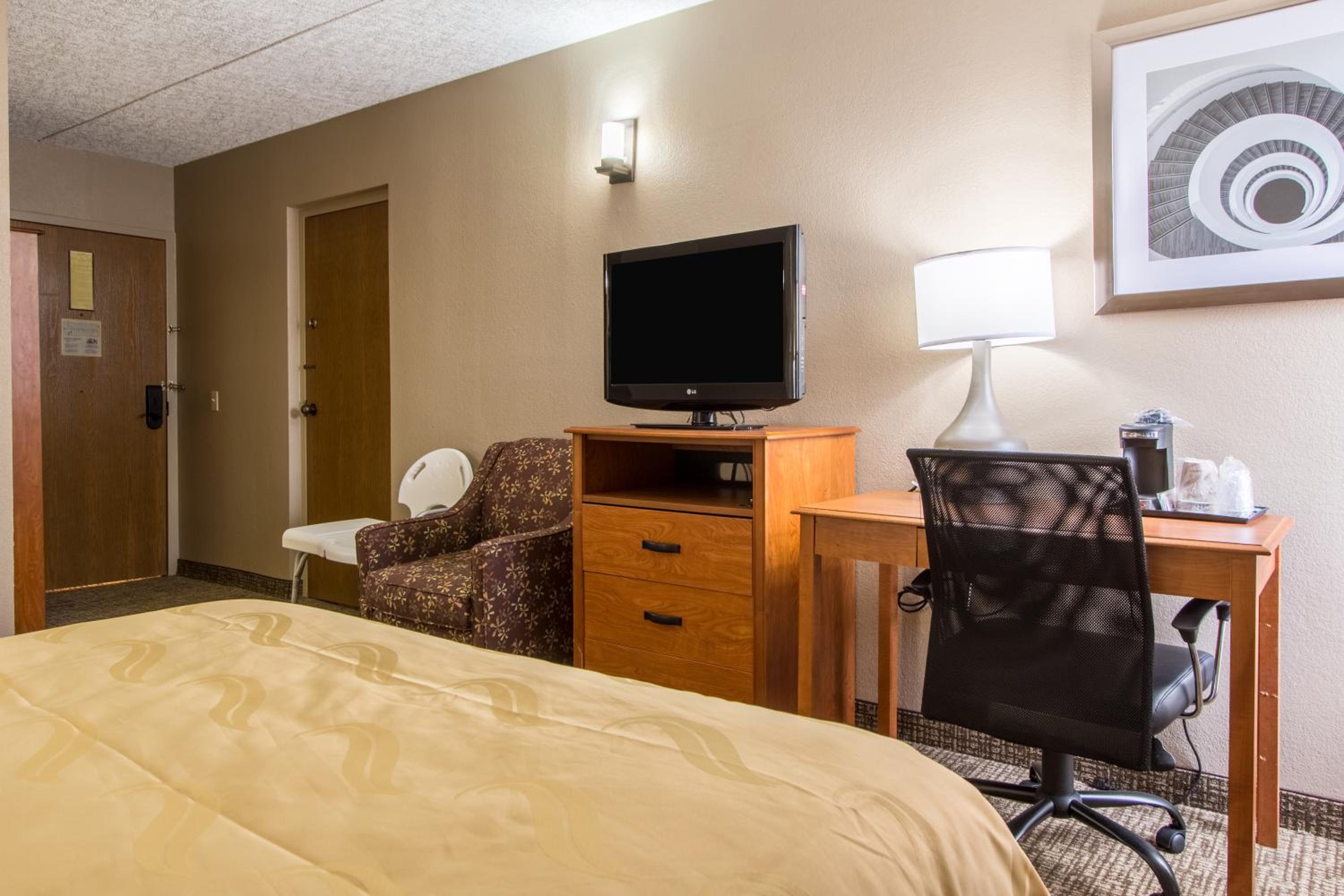 Standard King Room - Photo 4