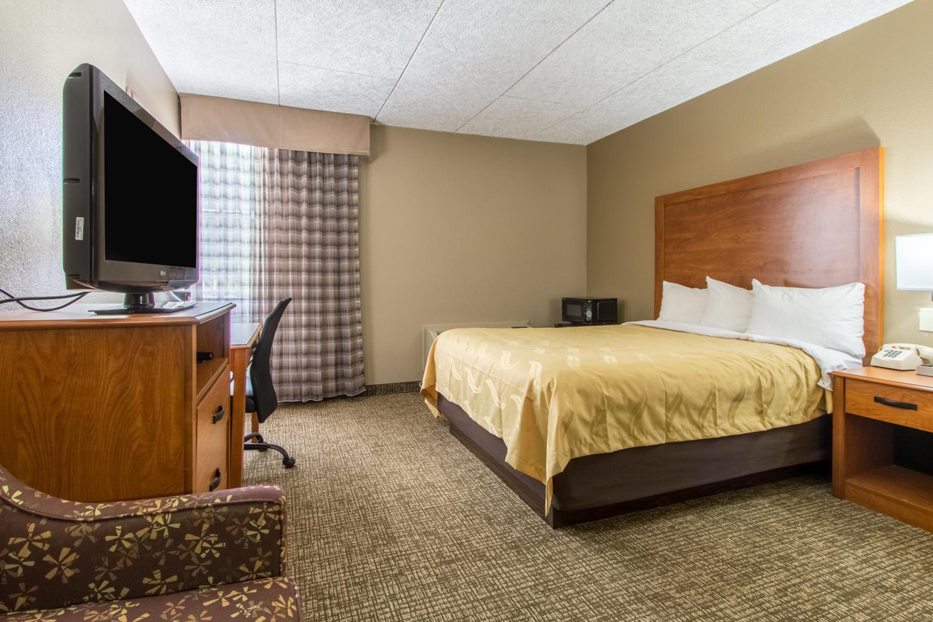 Standard King Room - Photo 5