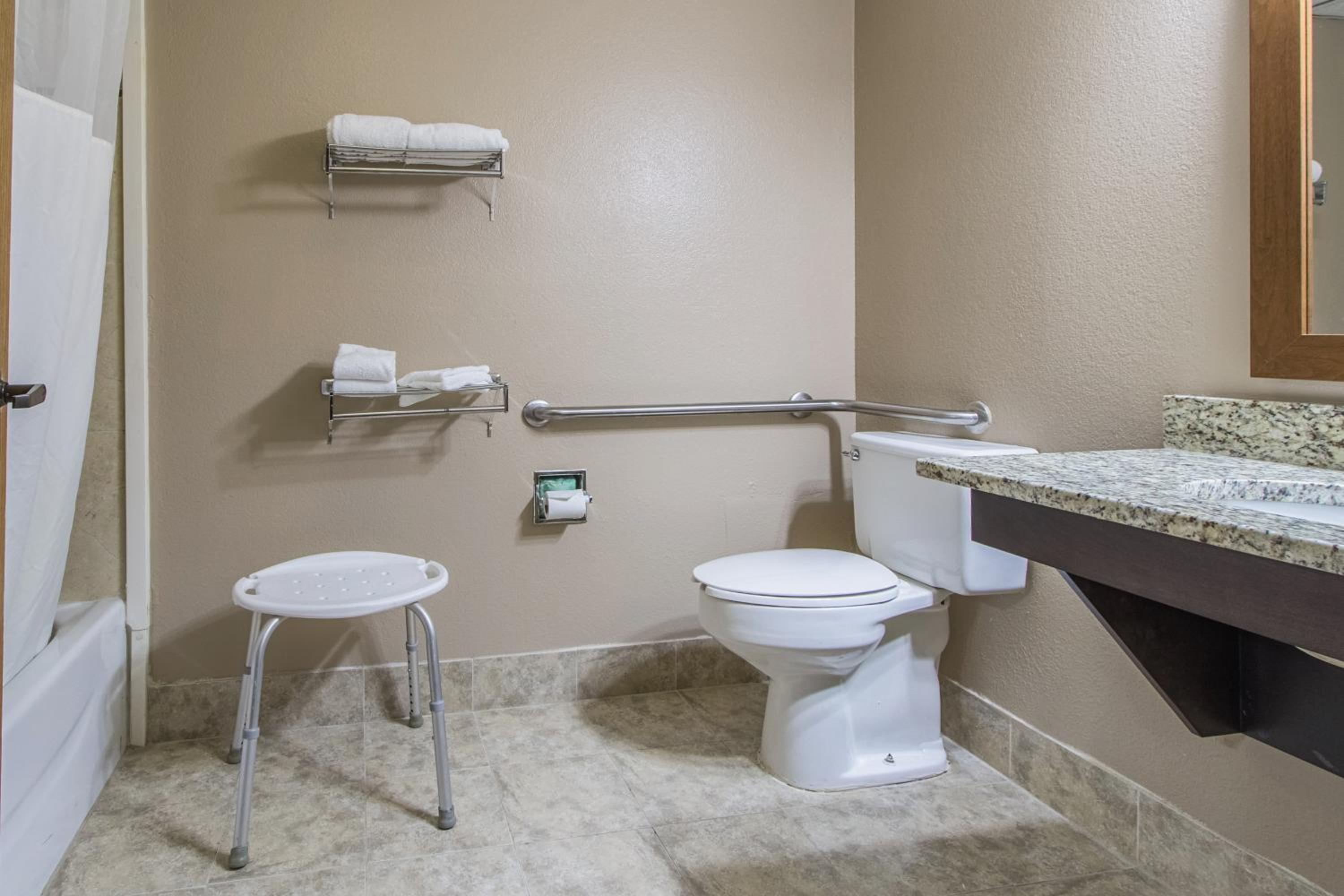 Queen Room - Accessible/Nonsmoking