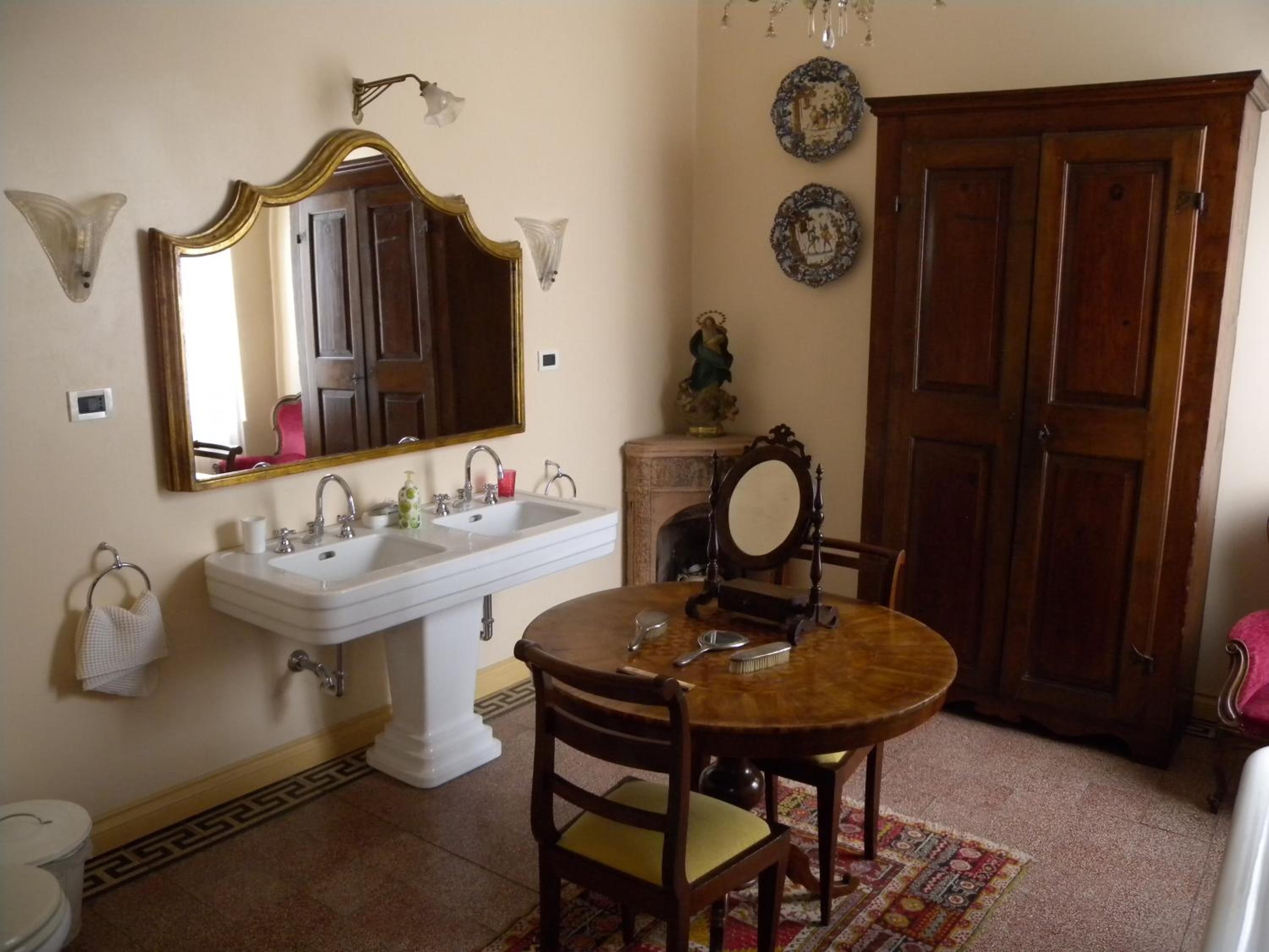 Superior King Room - Photo 6