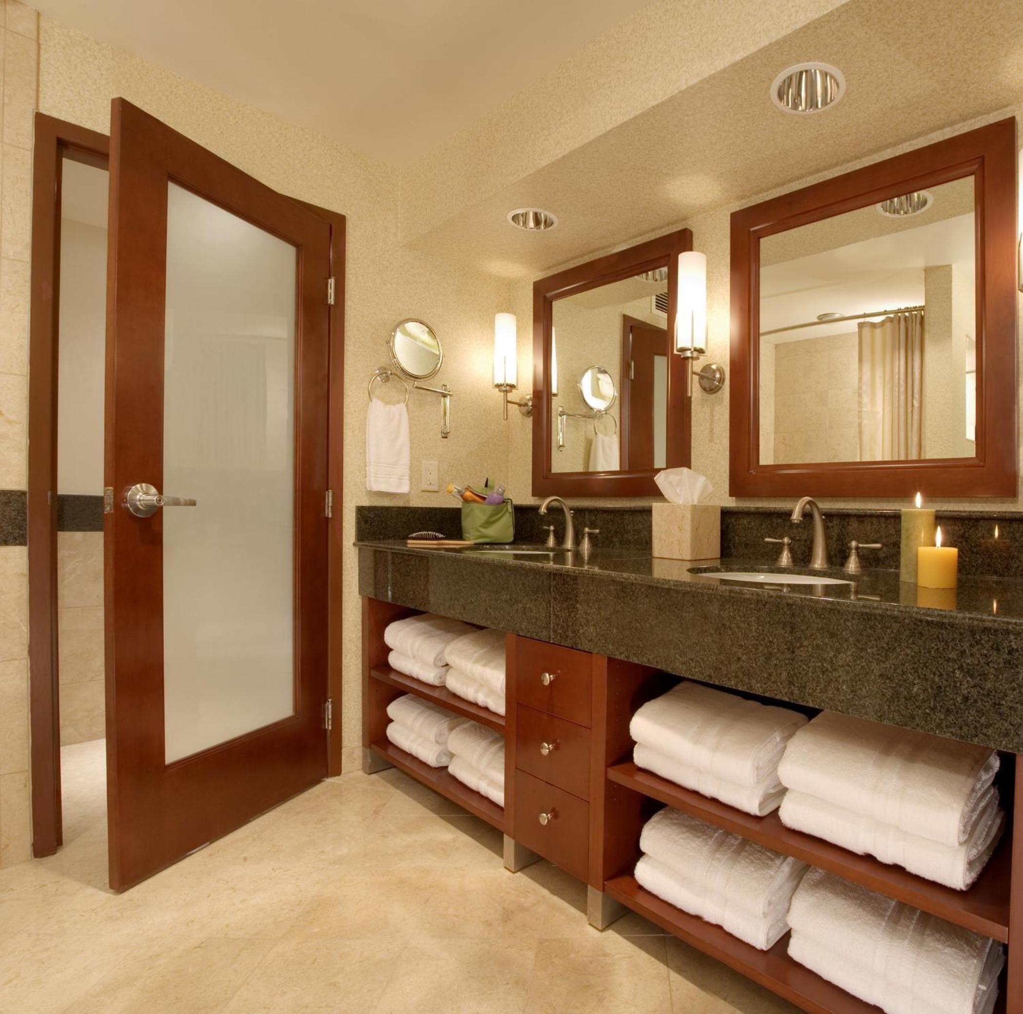King Room with City View - Photo 4
