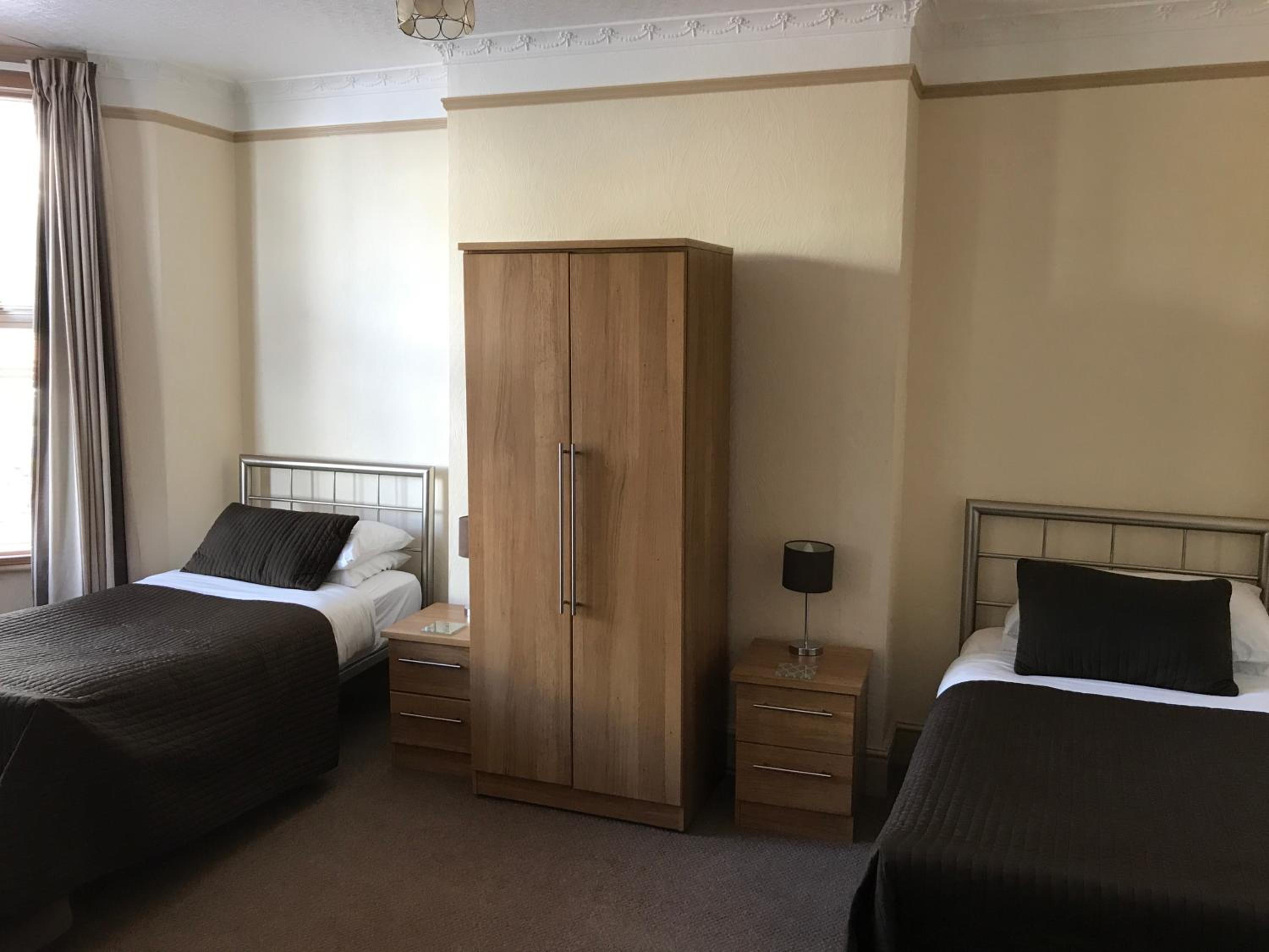 Standard Twin Room With Shared Bathroom