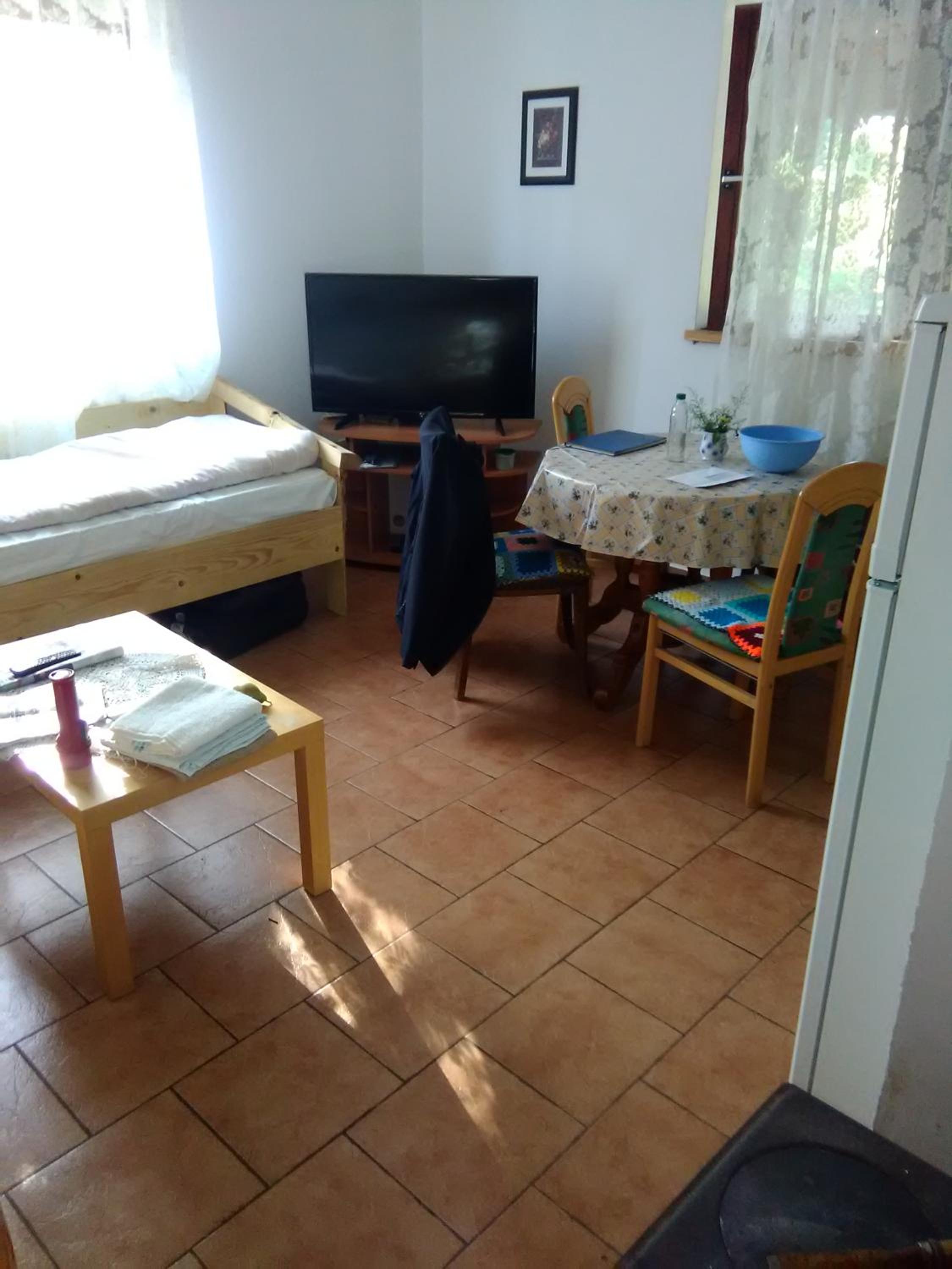 One-Bedroom House - Photo 11
