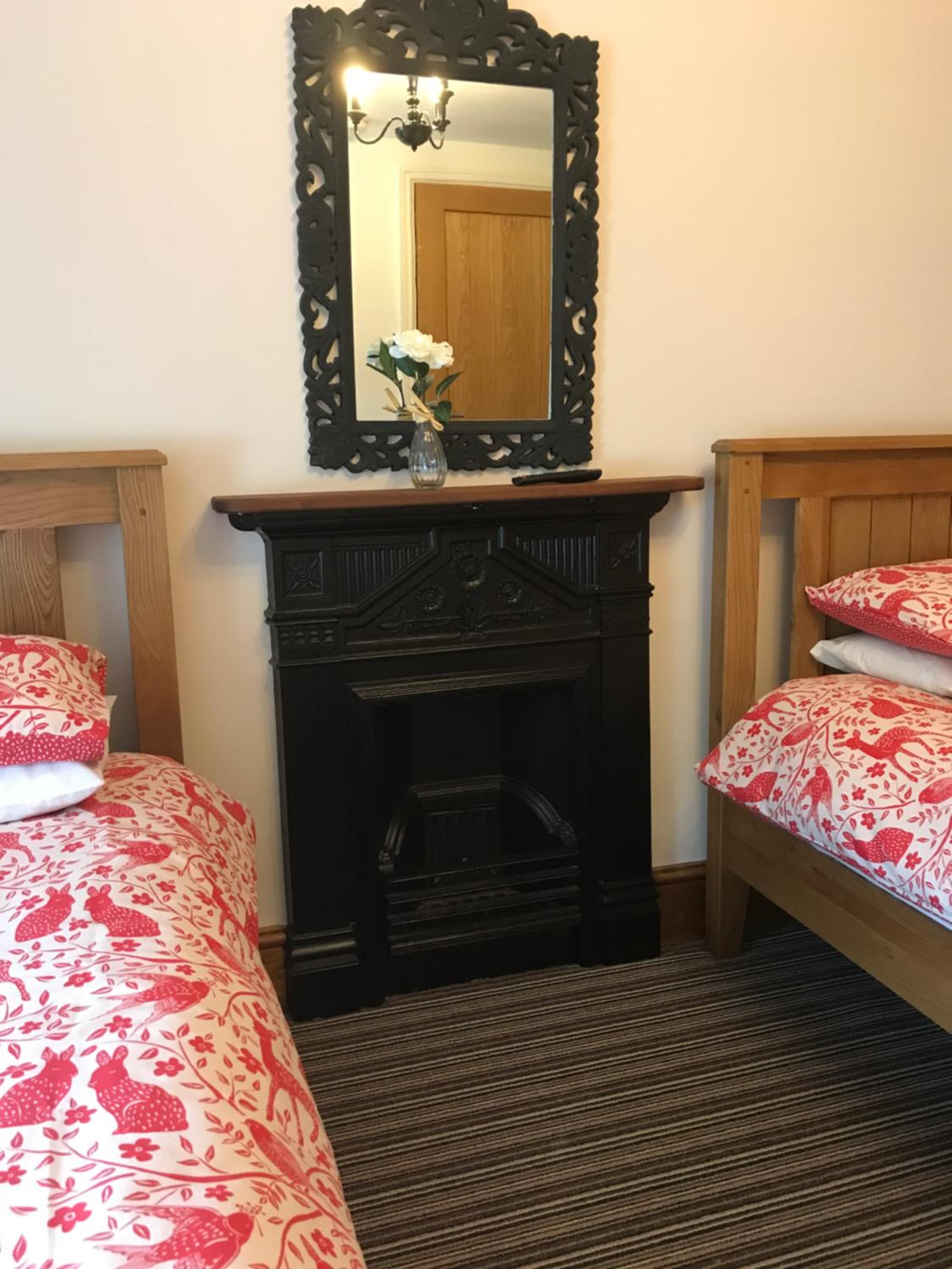 Twin Room with Private Bathroom photo 1