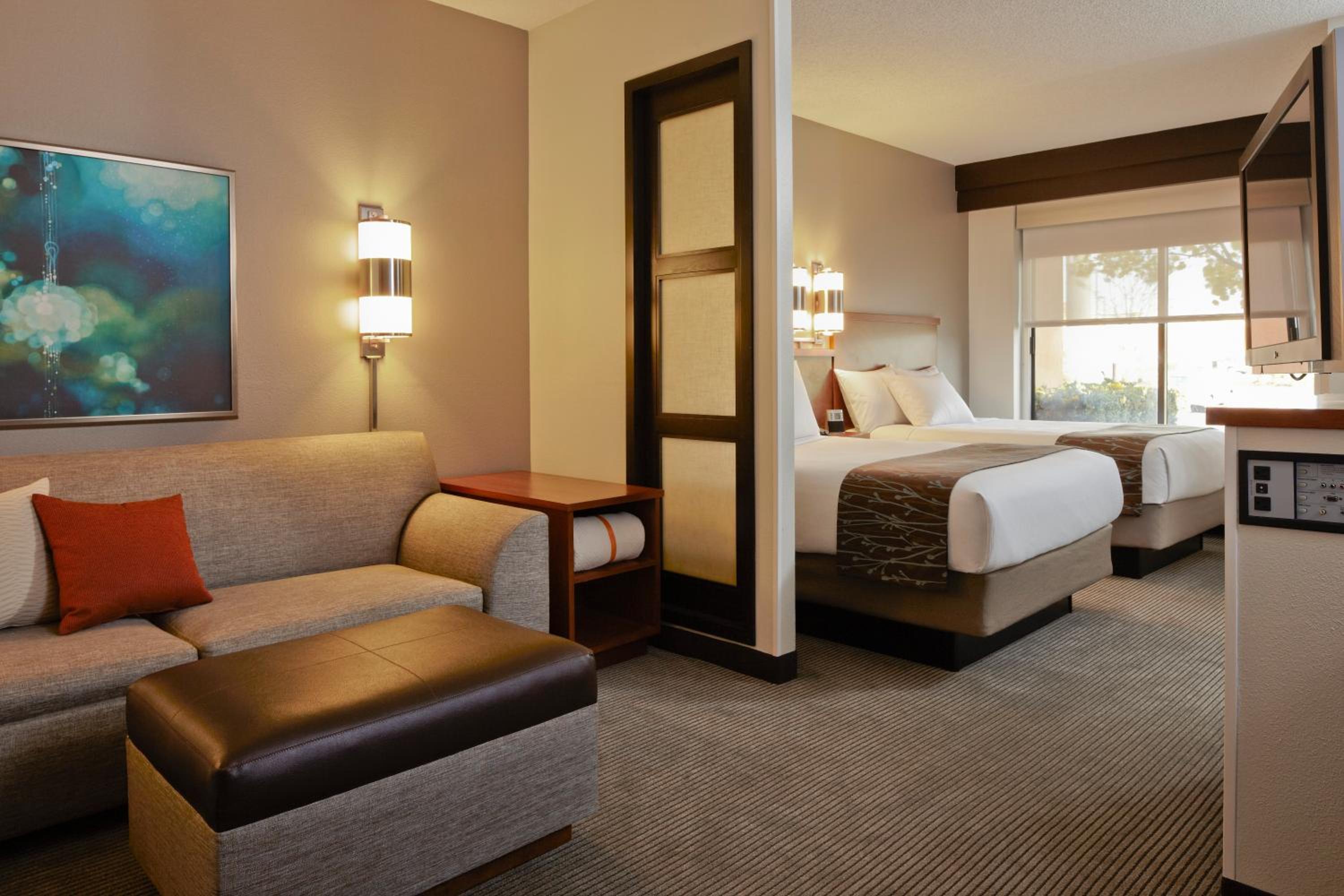Double Room with Two Double Beds and Sofa Bed - Photo 3
