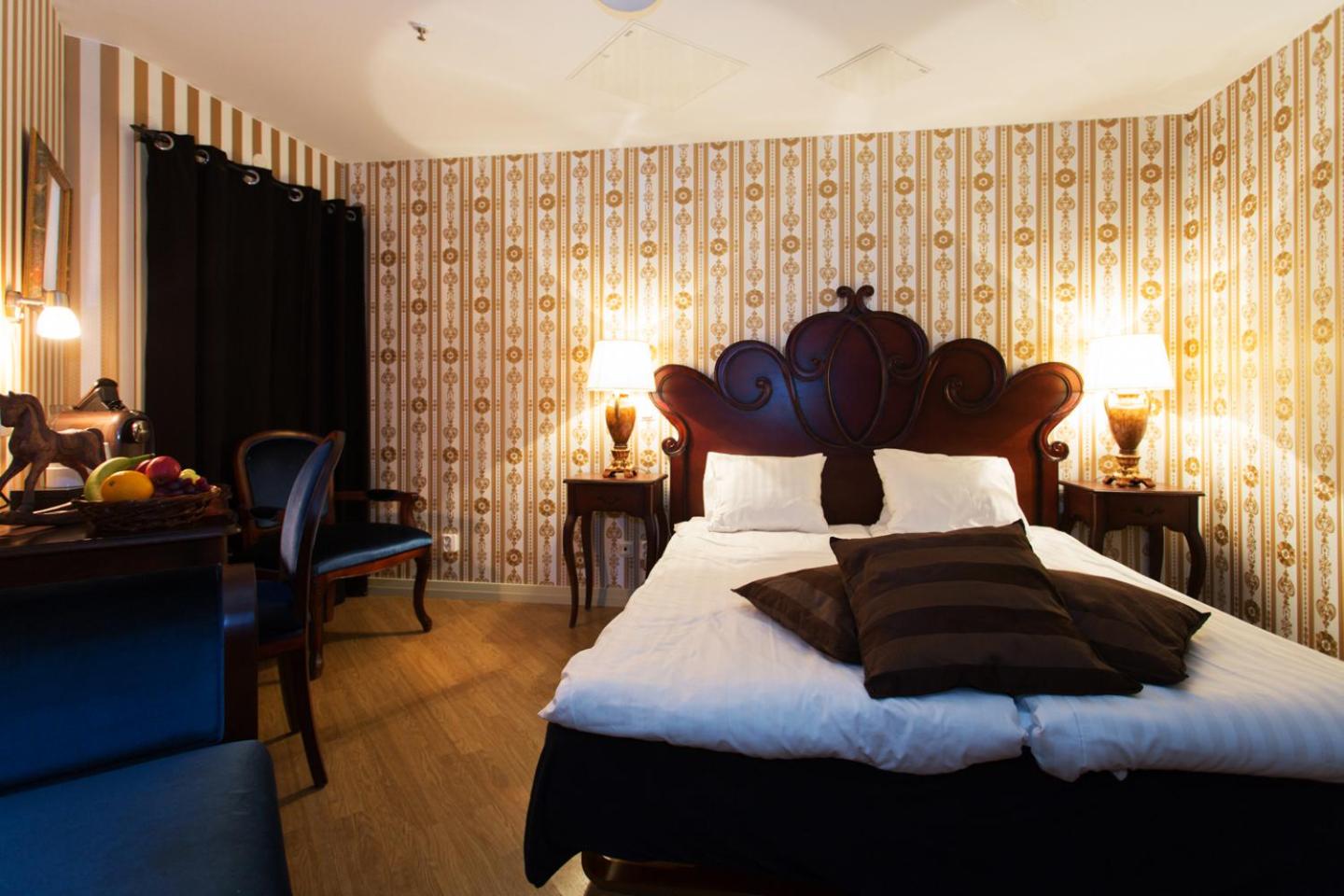 Twin Room with No Window thumbnail 5