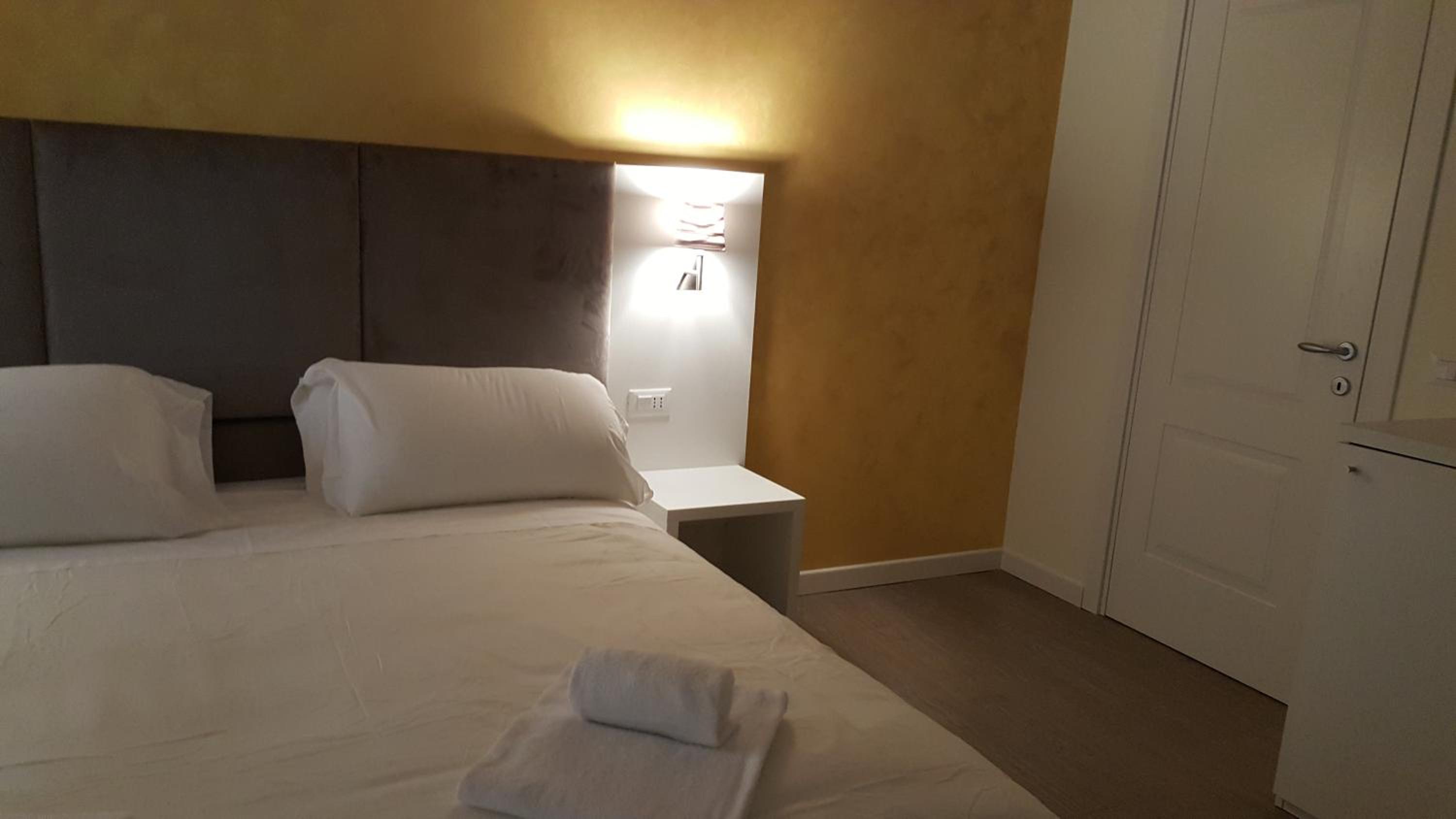Double or Twin Room with Private Bathroom photo 2