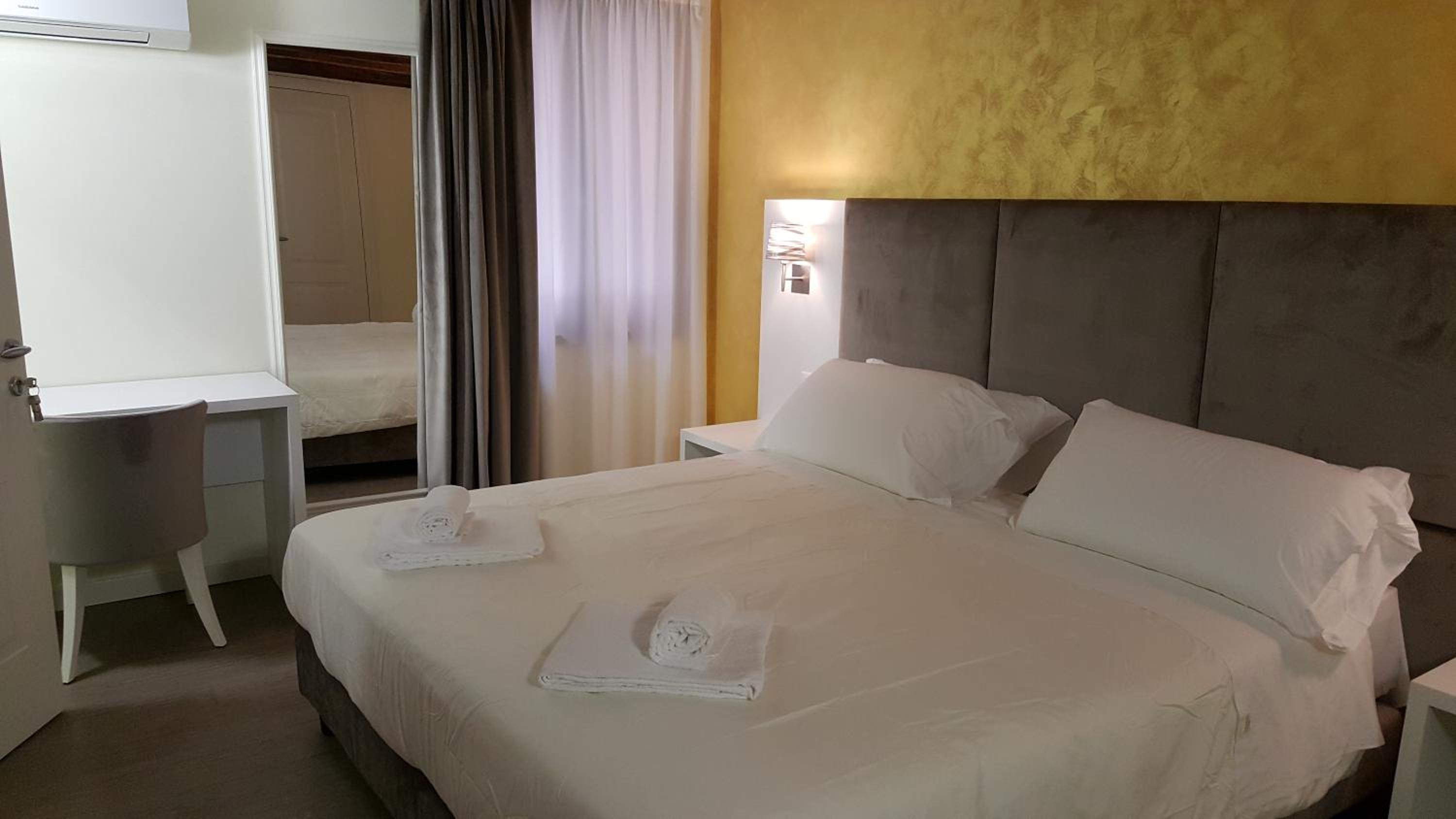 Double or Twin Room with Private Bathroom photo 1