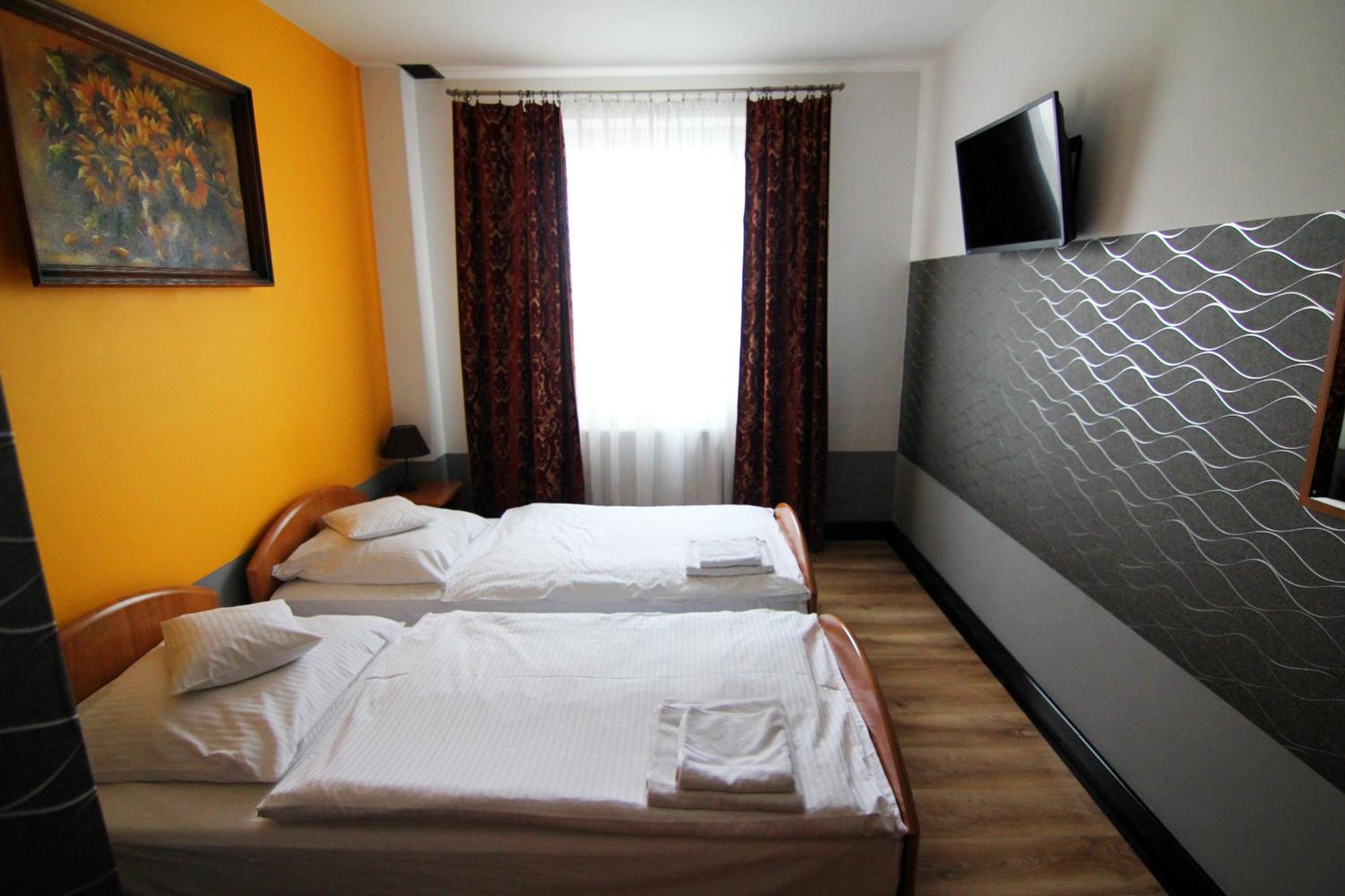Twin Room - Photo 1