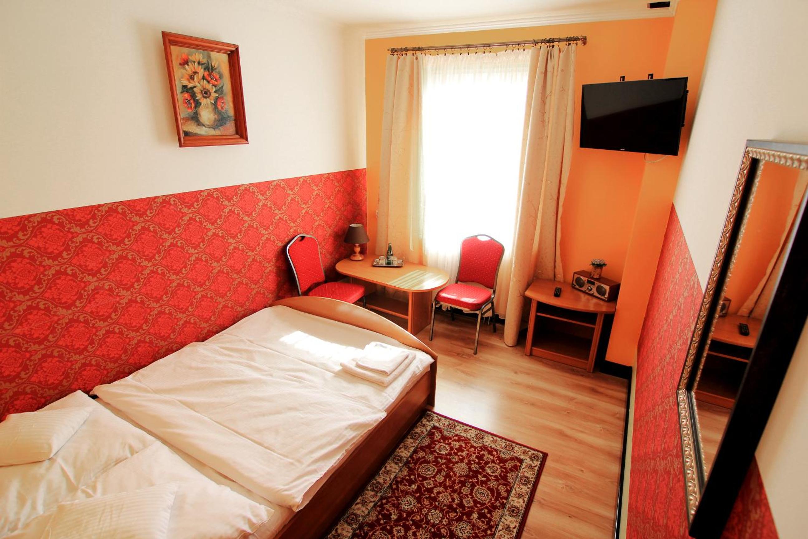 Double Room - Photo 5