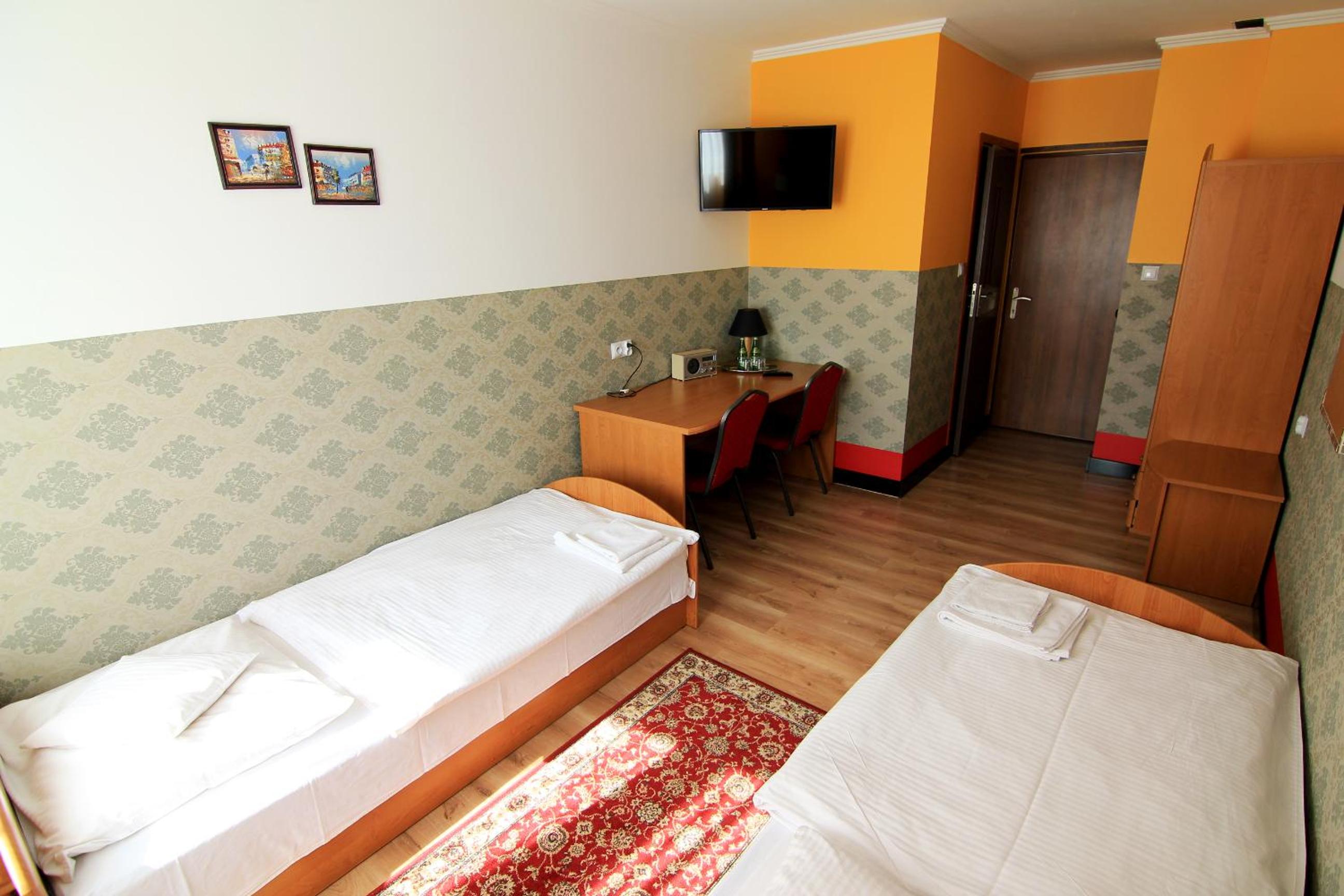 Twin Room - Photo 4