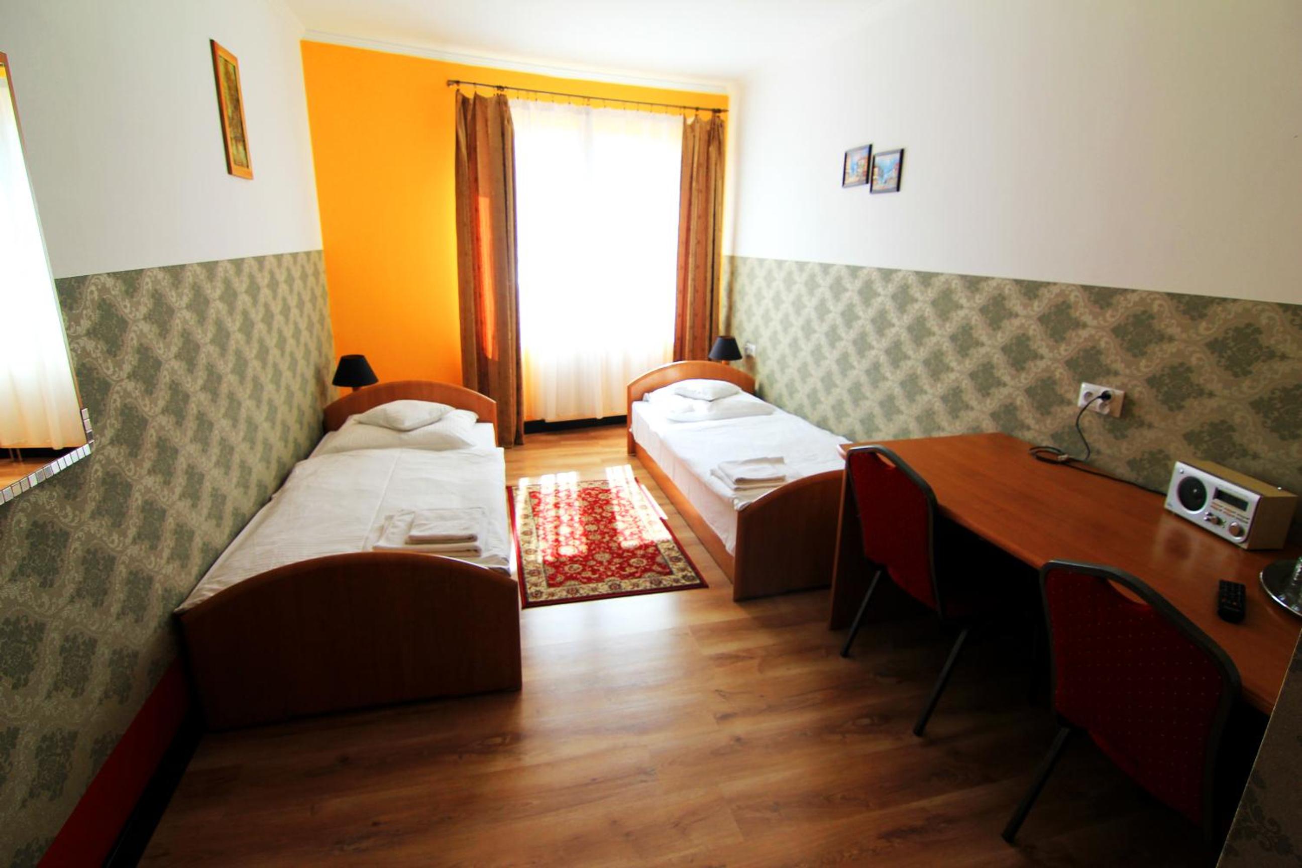 Twin Room - Photo 6